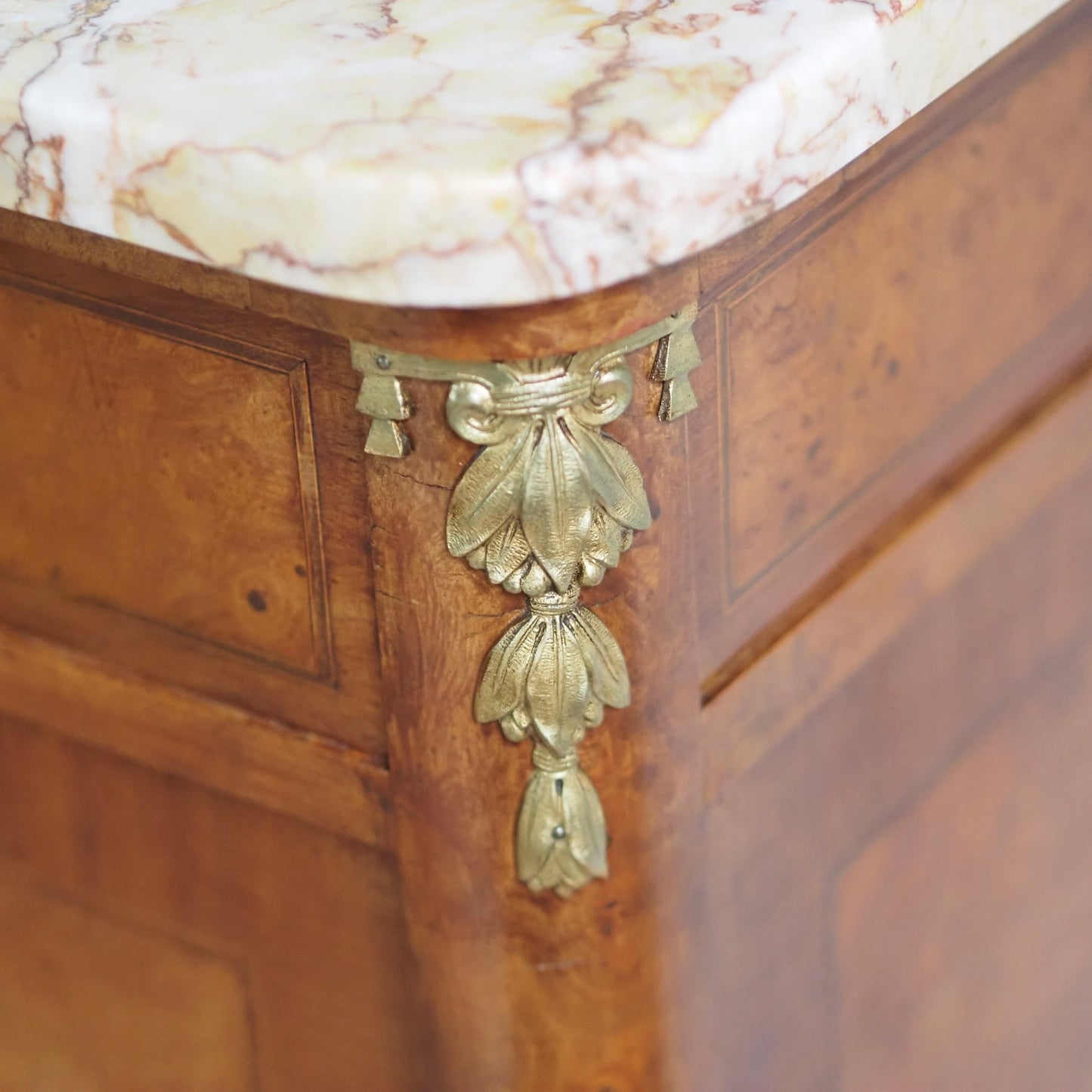 EPOCHE 1890 - Antikes Buffet mit Marmor und Spiegel, Kommode Louis Seize Stil