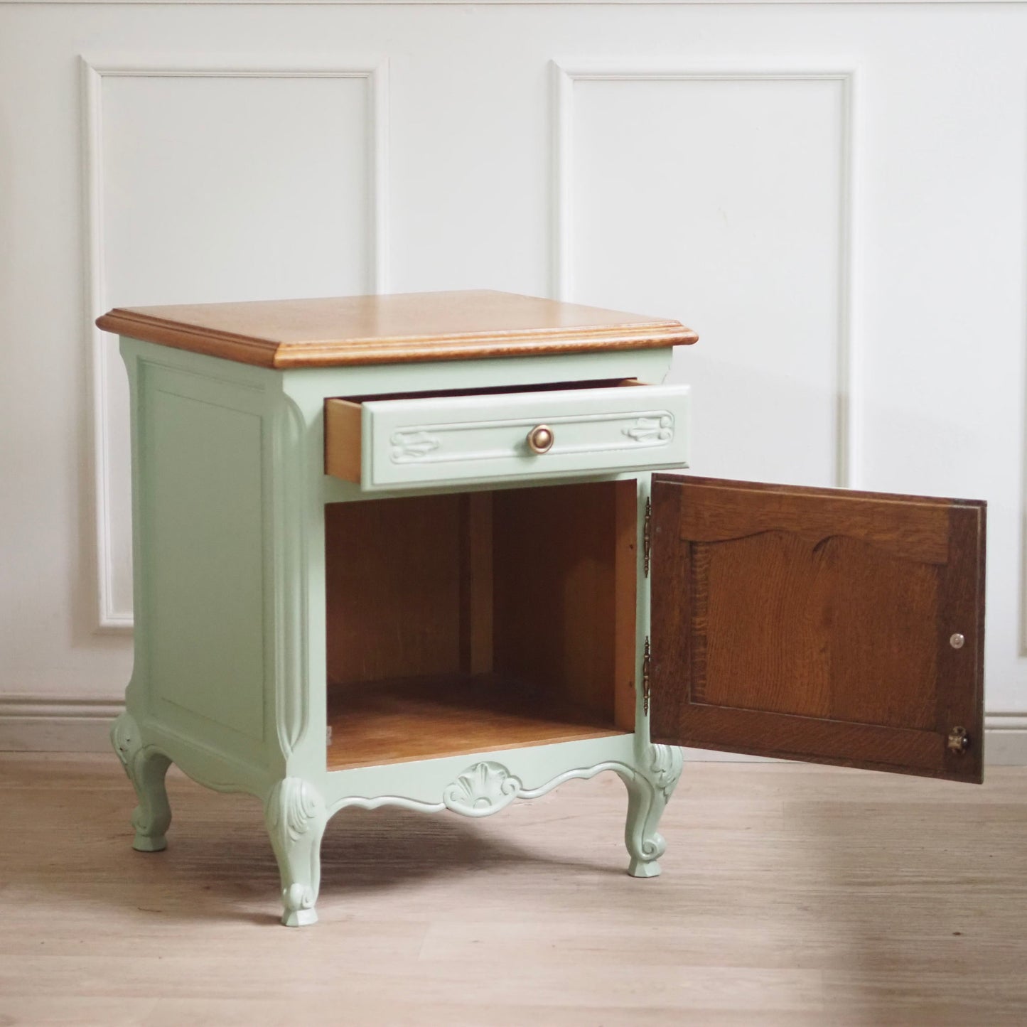 EPOCHE 1920 - Französischer Nachttisch im Landhaus Stil, Nachtschrank in mintgrün