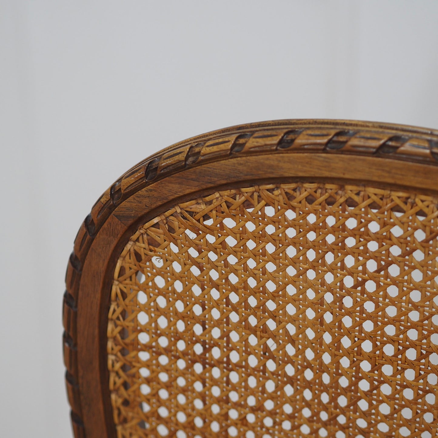 EPOCHE 1910 - Französisches Stuhl-Paar mit feinem Wiener Geflecht, Louis-Seize-Stil