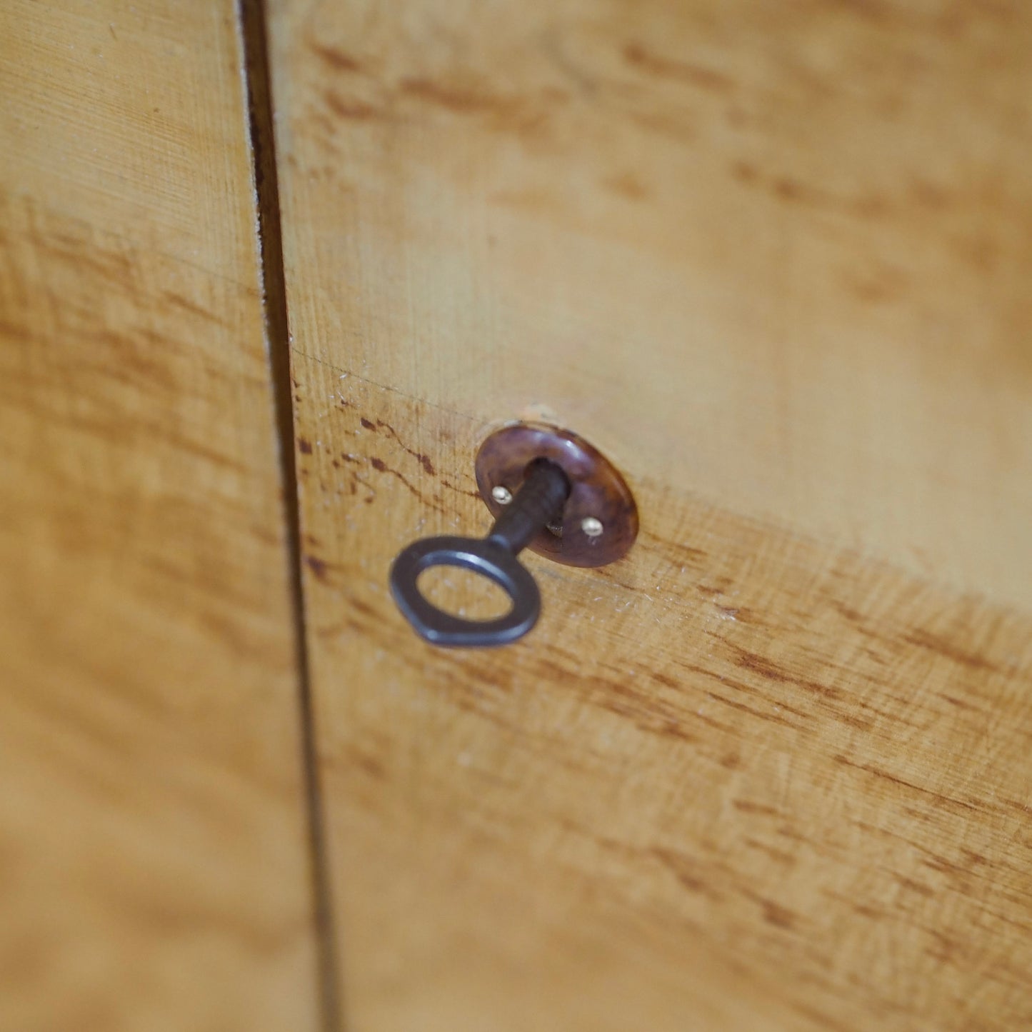 EPOCHE 1940 - Art Déco Kleiderschrank 2-türig in Wurzelholzoptik, Midcentury Schrank