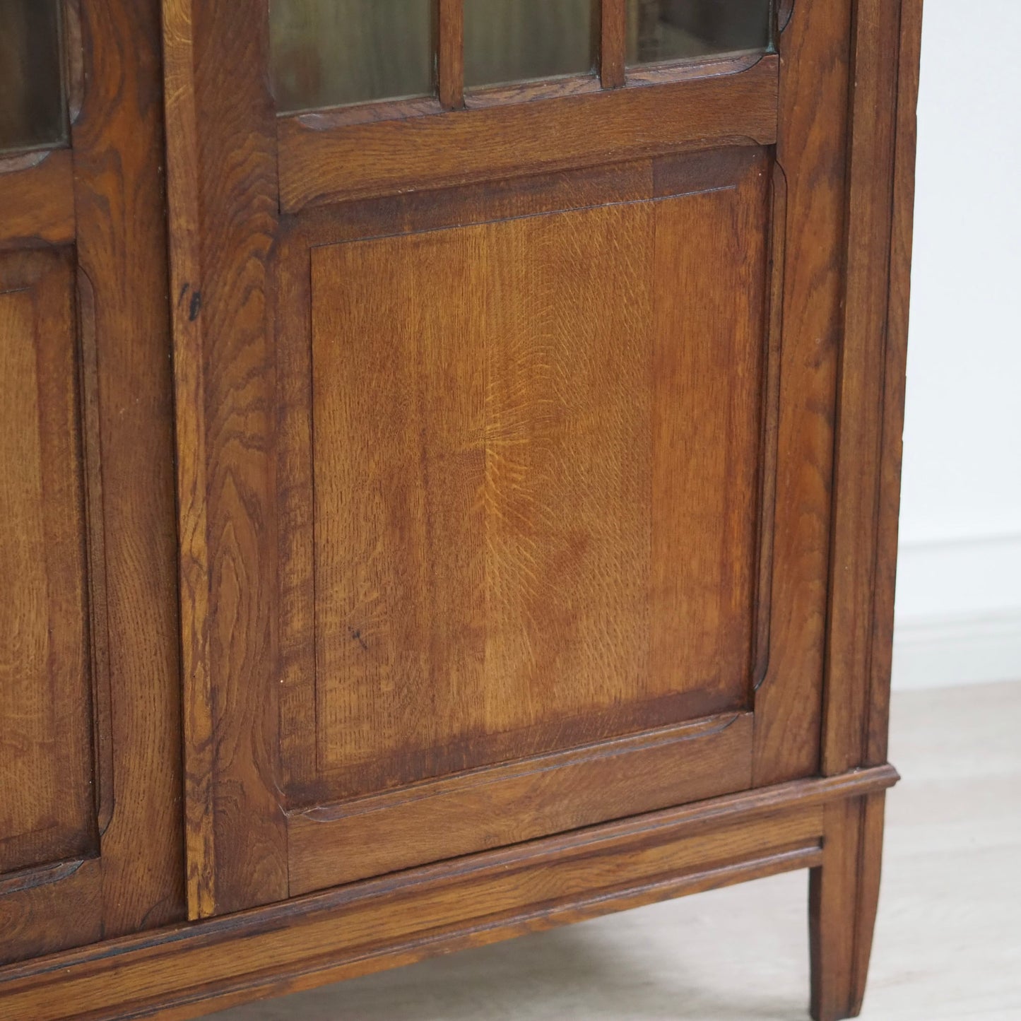 EPOCHE 1900 - Antike Gründerzeit Vitrine mit Sprossenverglasung, Bücherschrank