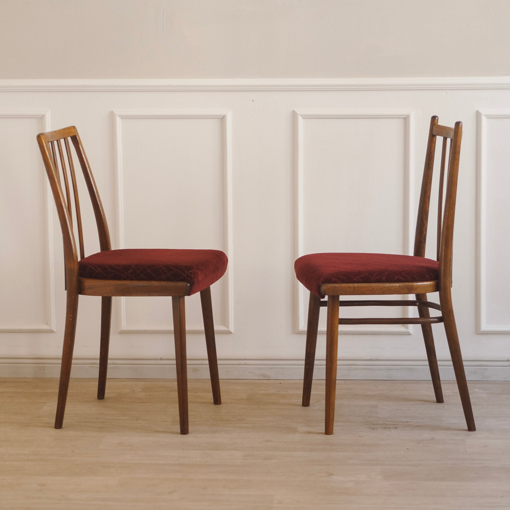EPOCHE 1960 - Originale Midcentury Stühle, Stuhlset Weinrot