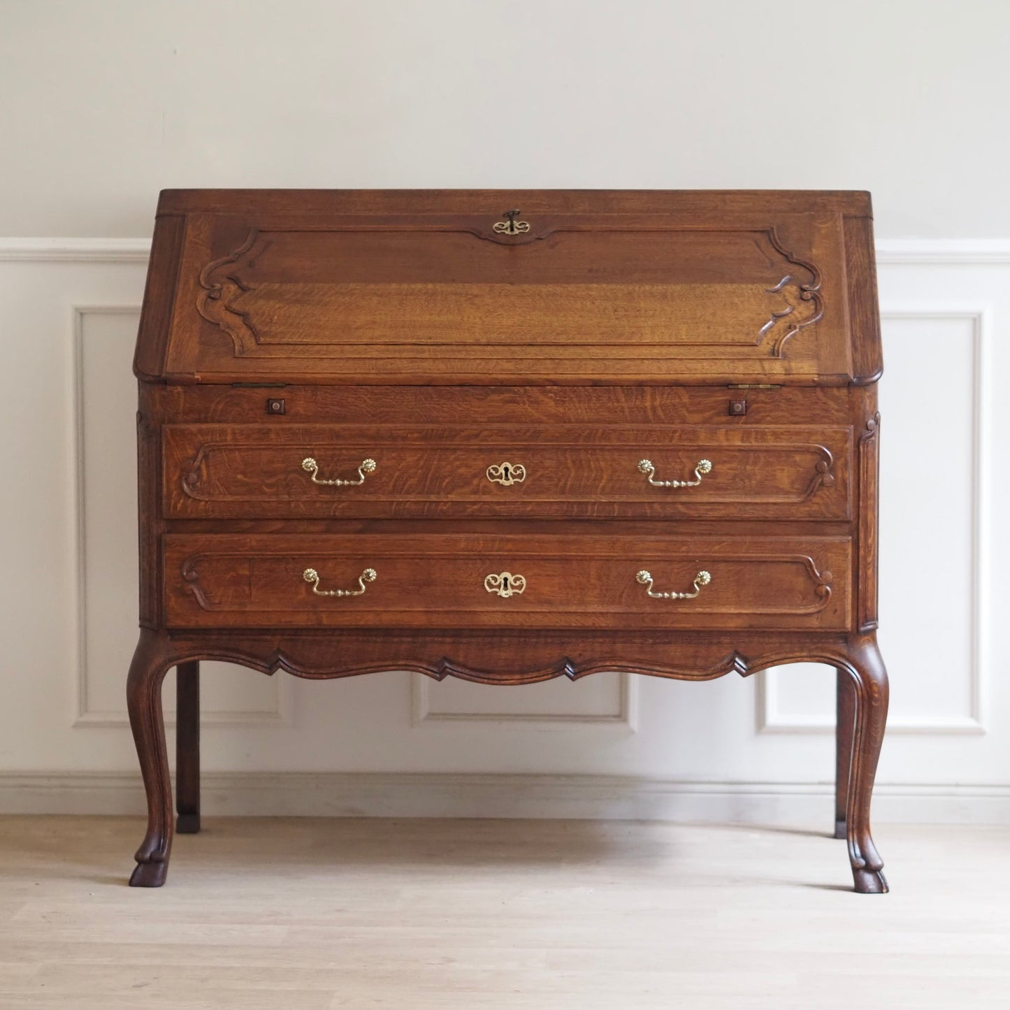 EPOCHE 1920 - Großer Sekretär im Barock-Stil aus Frankreich