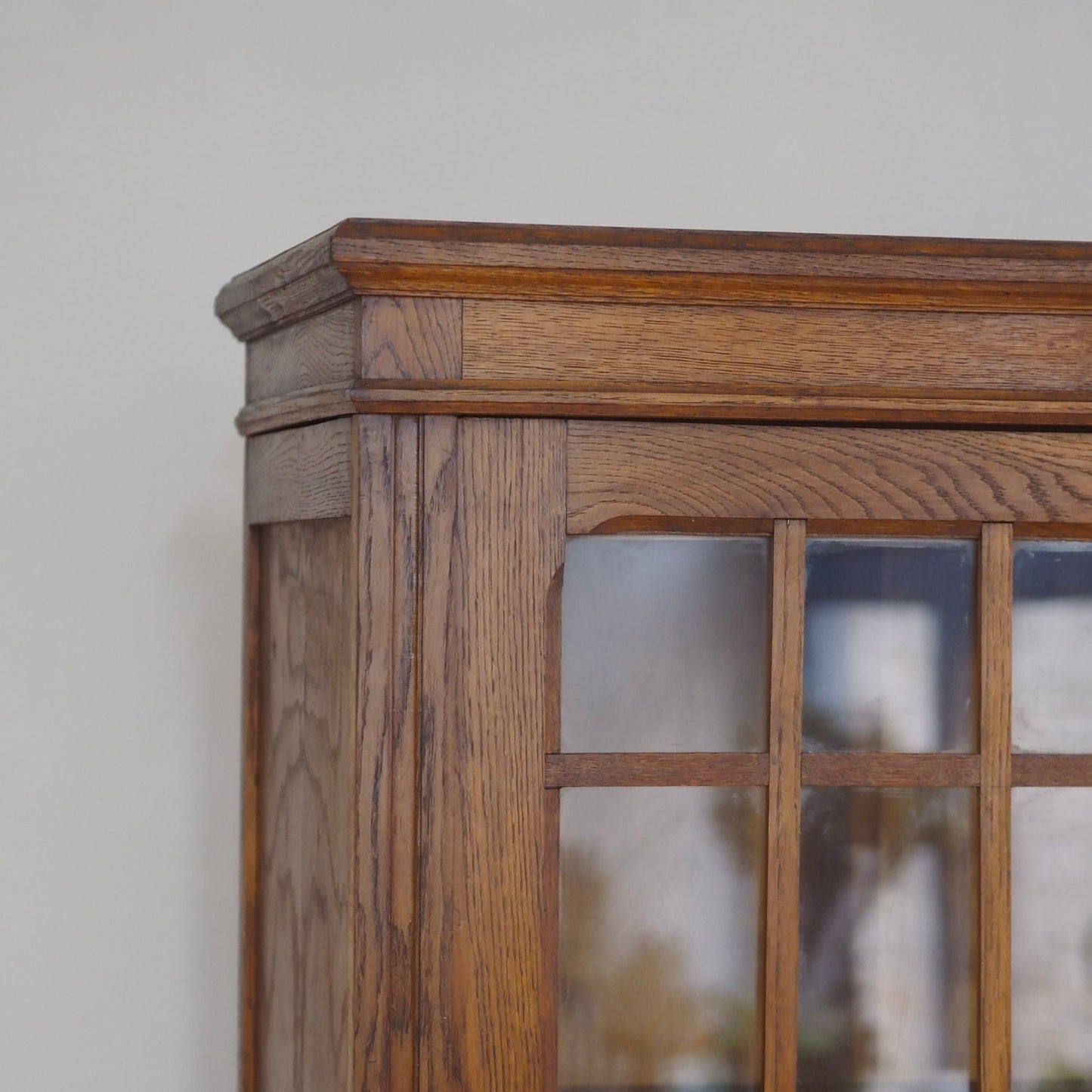 EPOCHE 1900 - Antike Gründerzeit Vitrine mit Sprossenverglasung, Bücherschrank