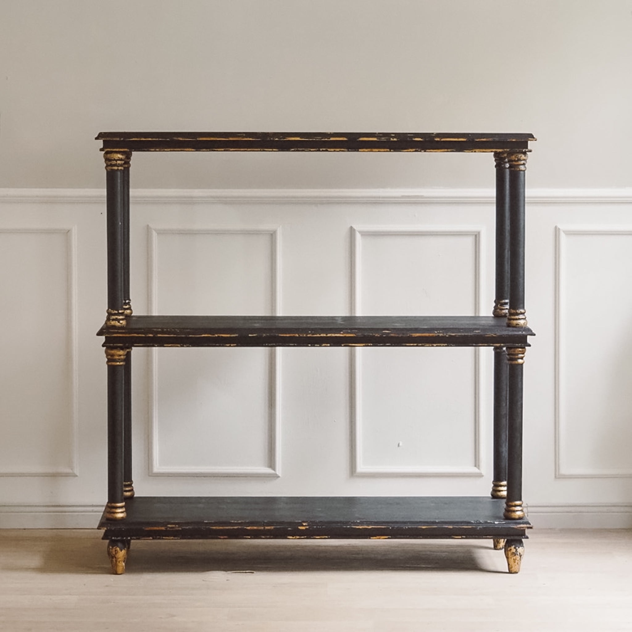 Stilvolles Etagerenregal in schwarz gold - NEU - reproduziert im antiken Stil, Holz