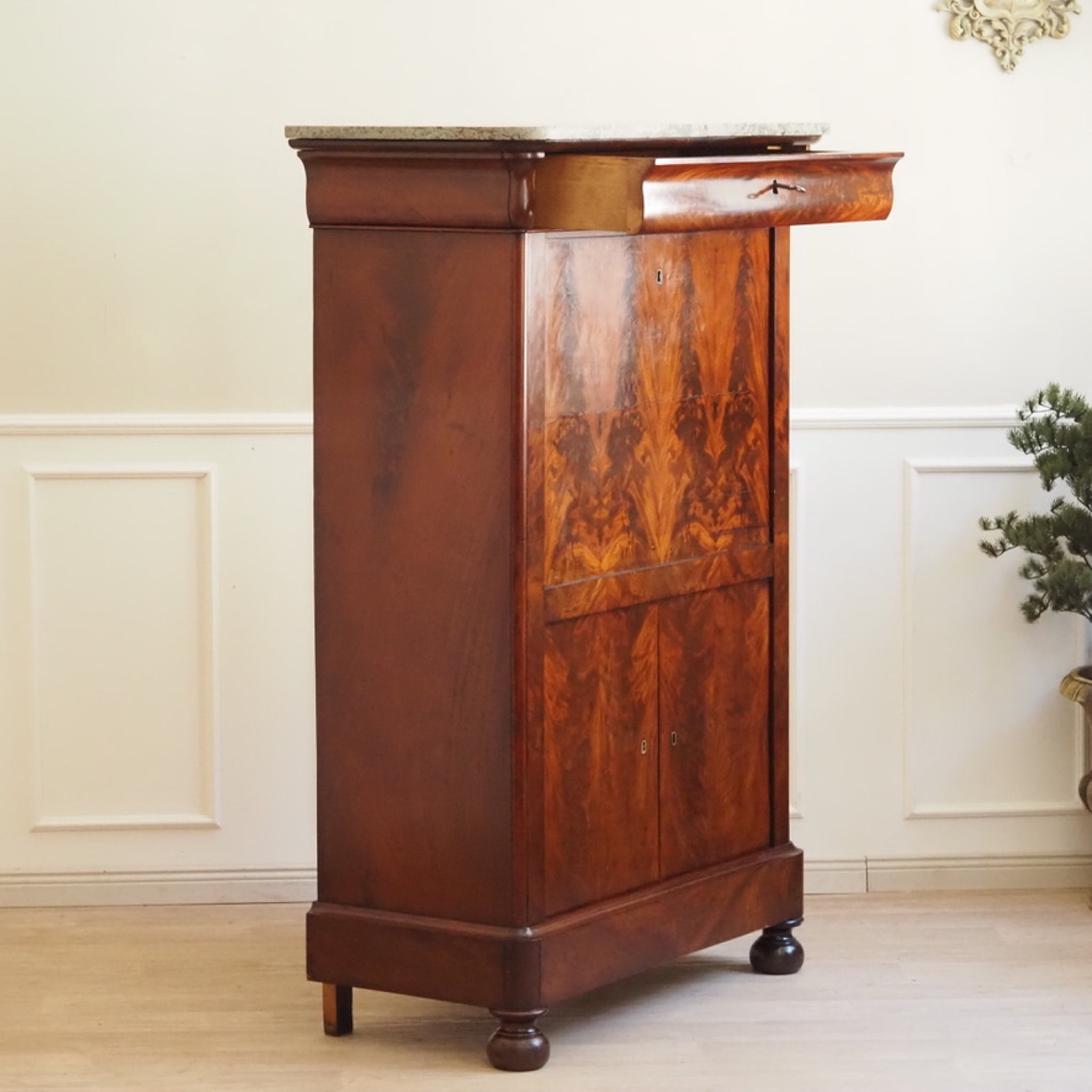 Antiker Sekretär aus Mahagoni mit Marmor - Schreibschrank um 1830