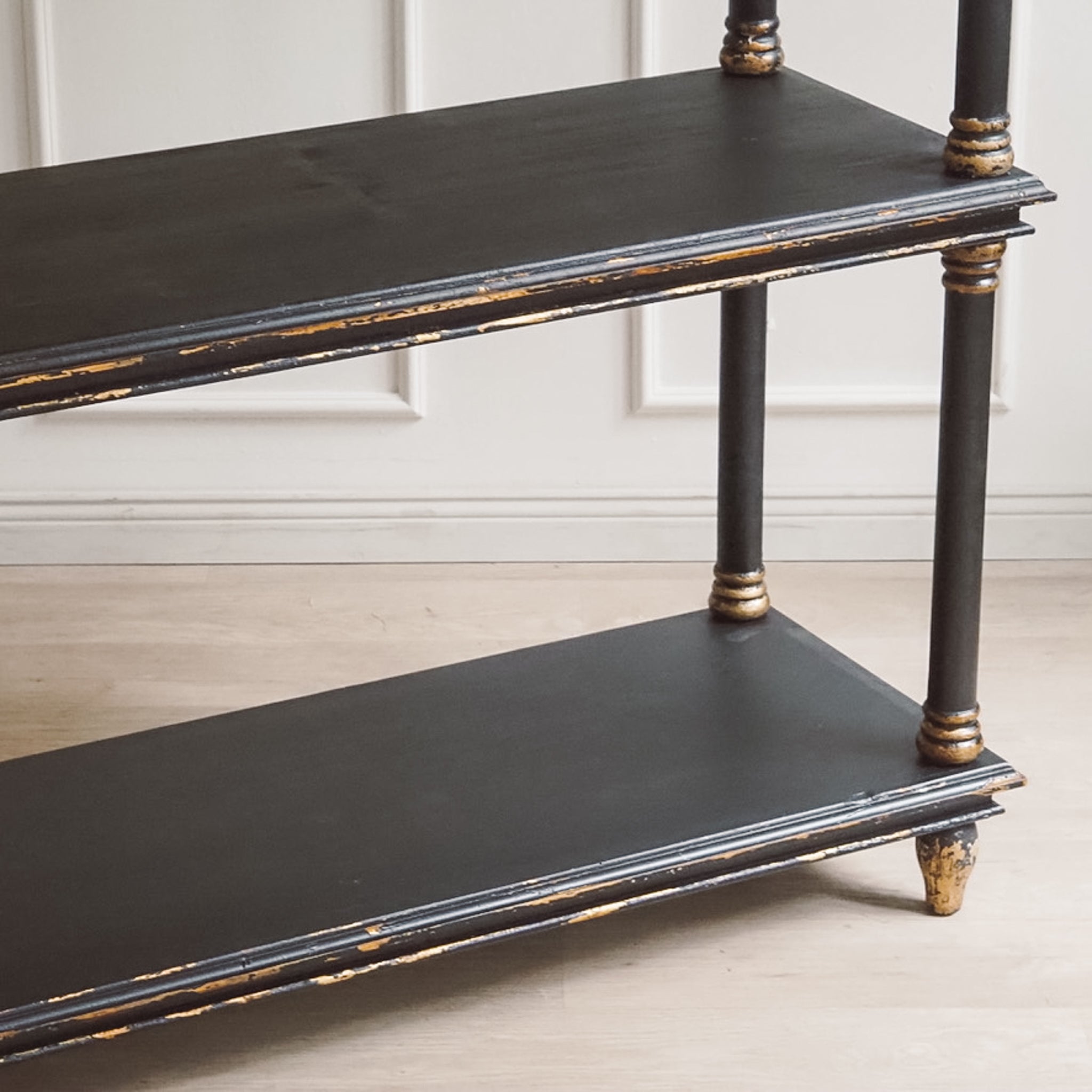 Stilvolles Etagerenregal in schwarz gold - NEU - reproduziert im antiken Stil, Holz