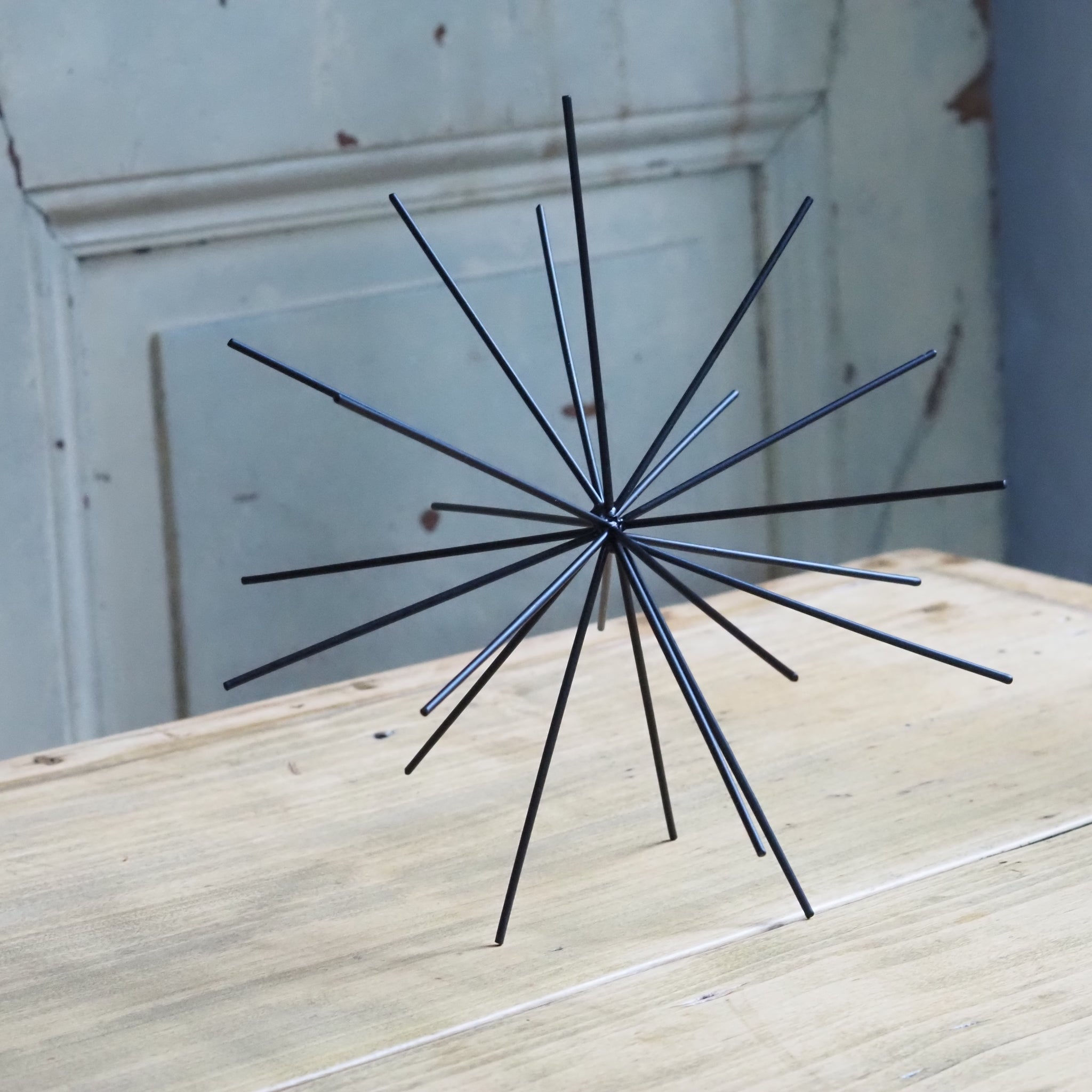 DECOR - NEW - Minimalistische Metallskulptur