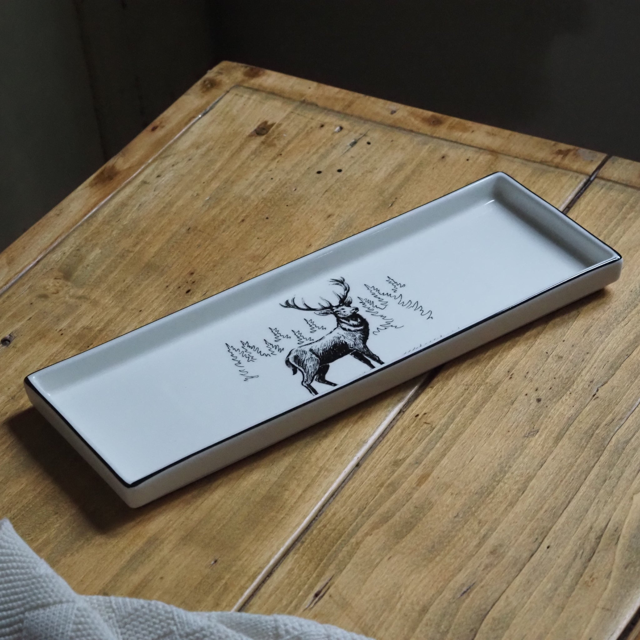 DECOR - NEW - Porzellan-Servierplatte mit Hirschmotiv