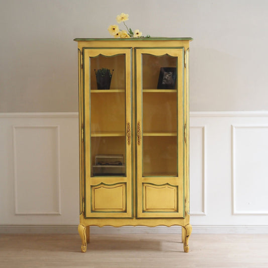 EPOCHE 1920 Vitrine im französischen Landhaus Stil – gelb-grün patiniert