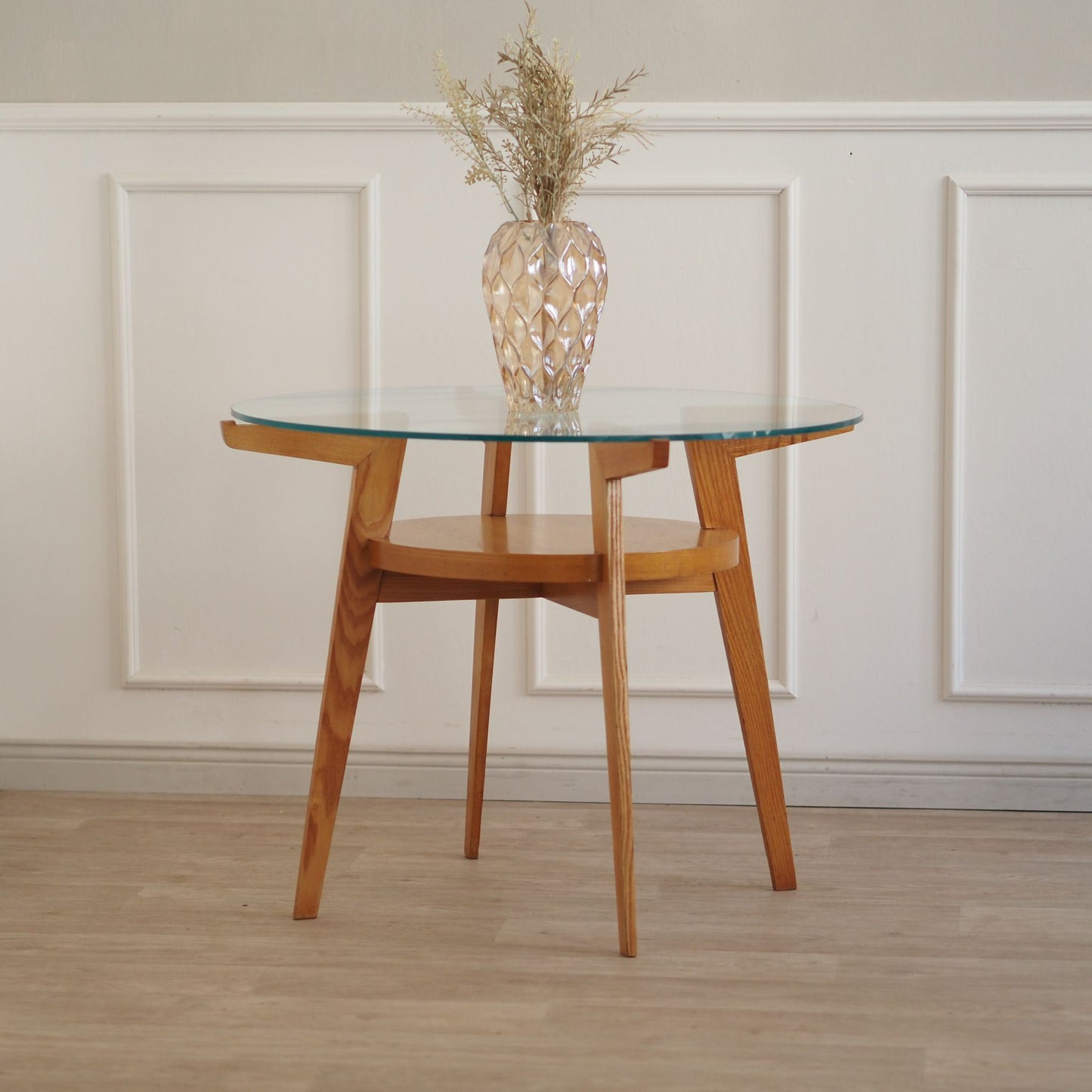 Runder Mid Century Beistelltisch mit Glasplatte
