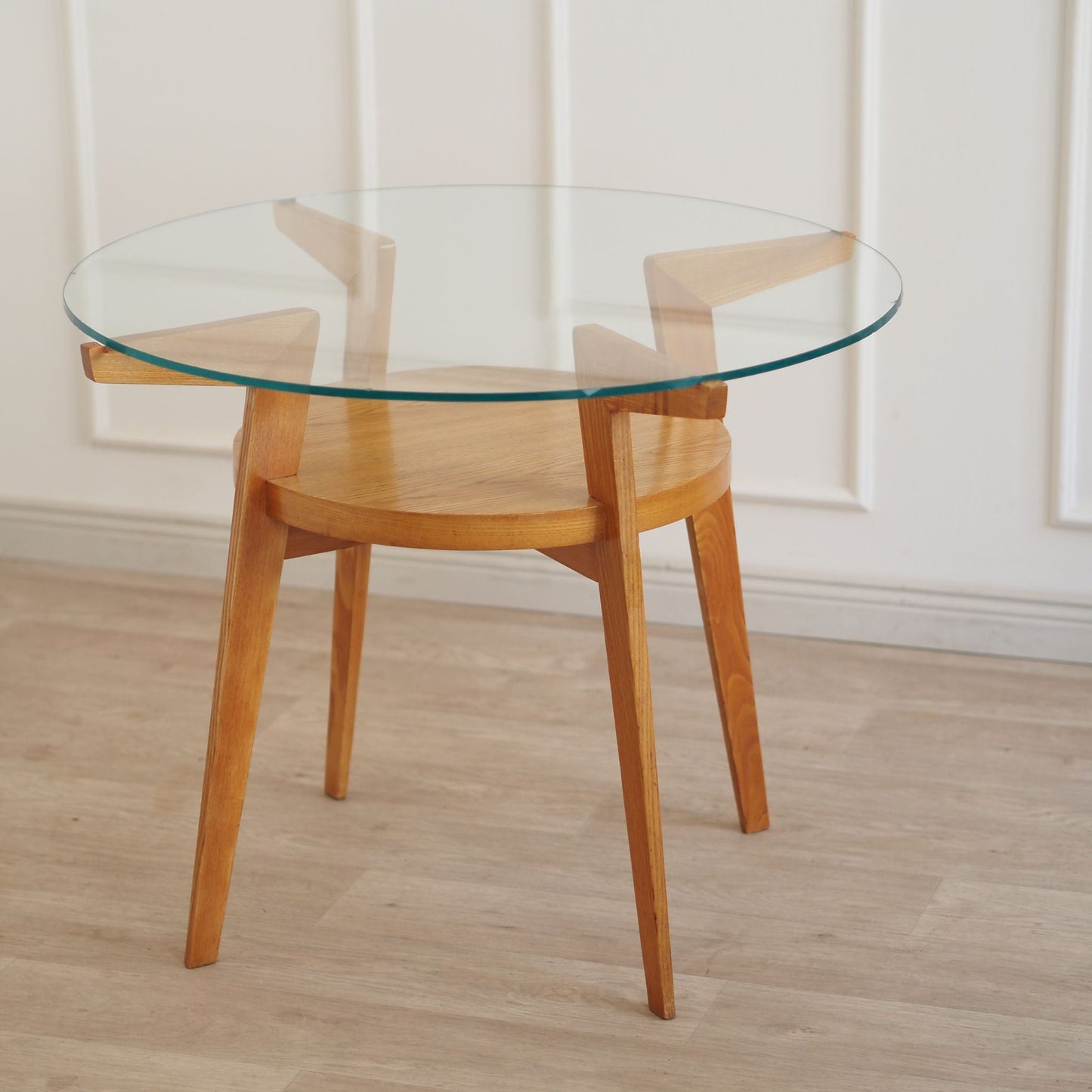 Runder Mid Century Beistelltisch mit Glasplatte