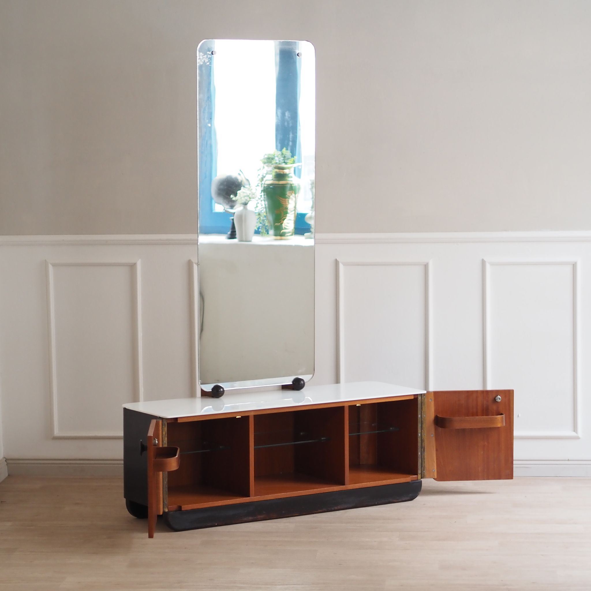 Mid-Century Modern Frisierkommode mit Spiegel