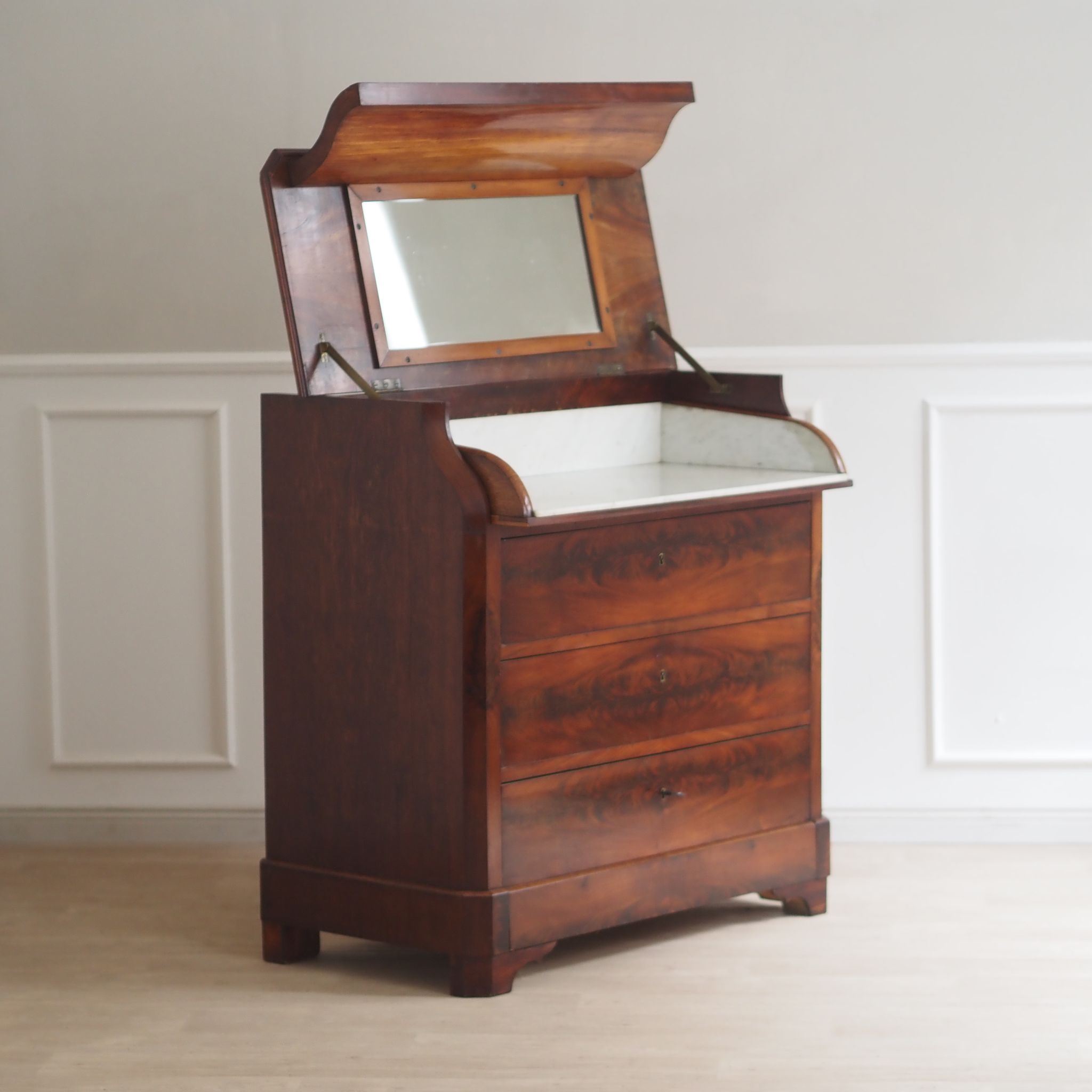 EPOCHE 1890 Louis Philippe Frisierkommode mit Spiegel