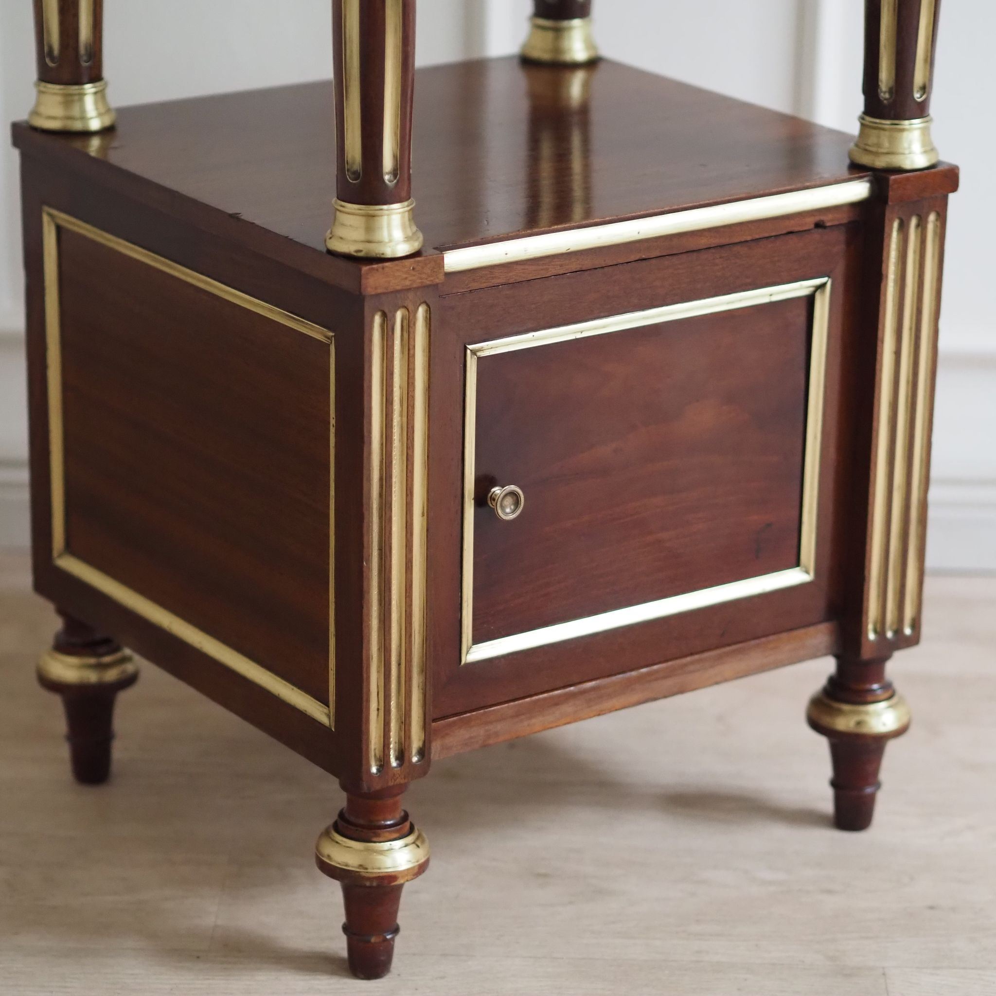 EPOCHE 1890 Antiker Empire Nachttisch