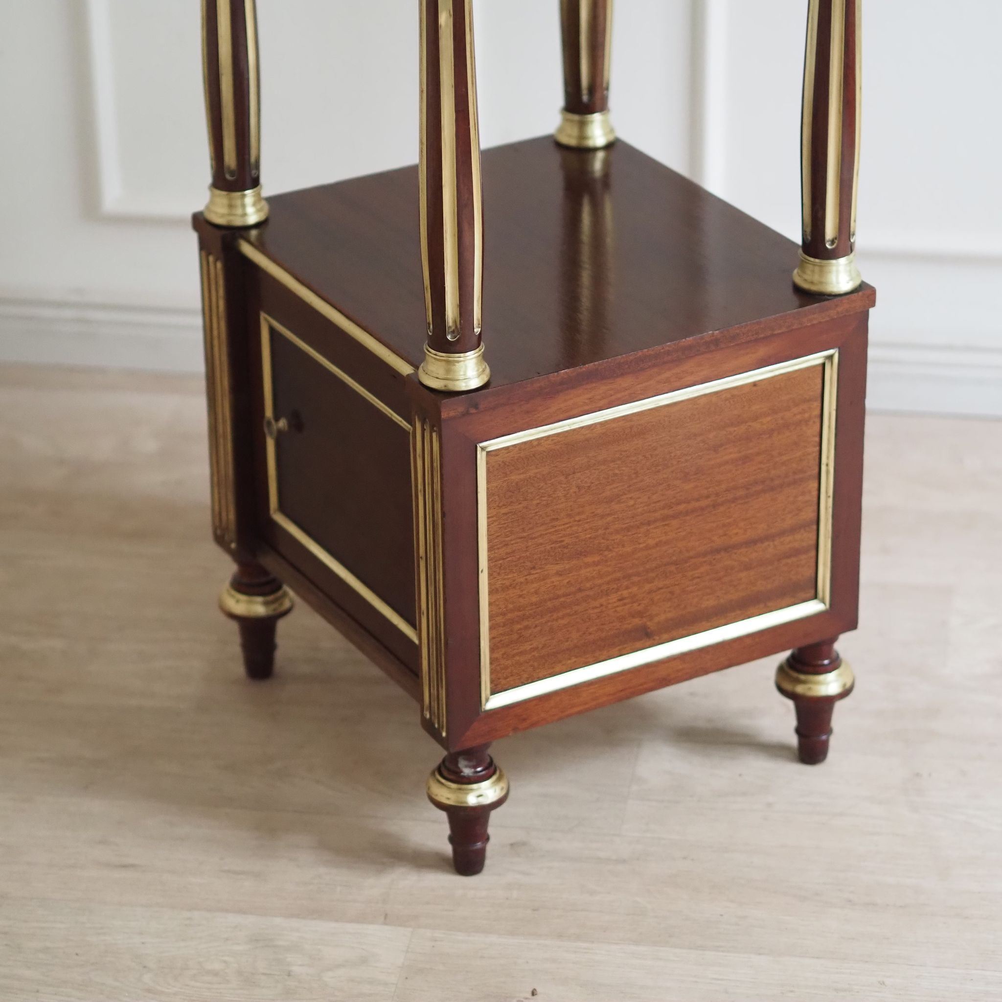 EPOCHE 1890 Antiker Empire Nachttisch