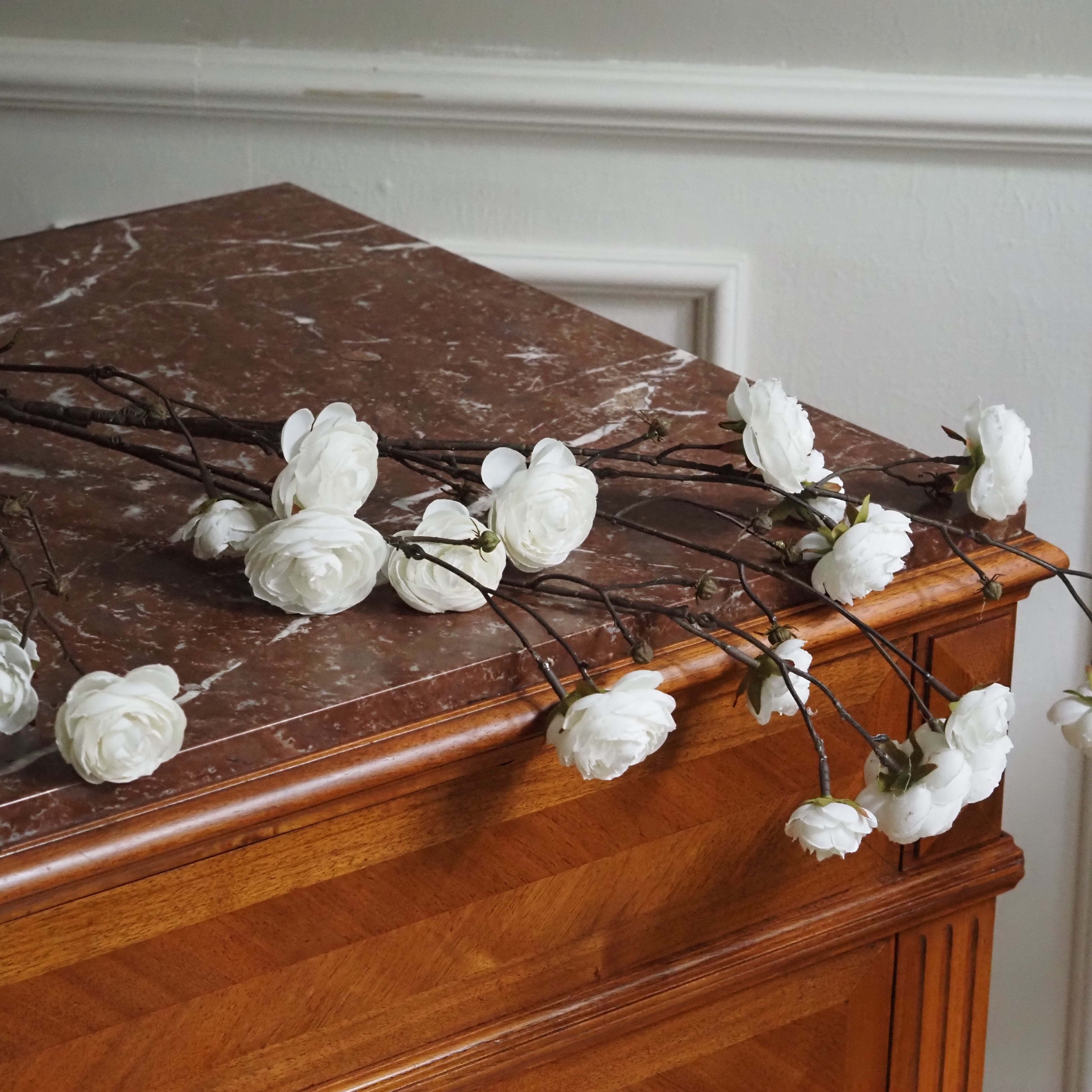 Dekozweig Ranunkelblüten · Rosa oder Weiß · 115 cm · Romantisch-Historisch