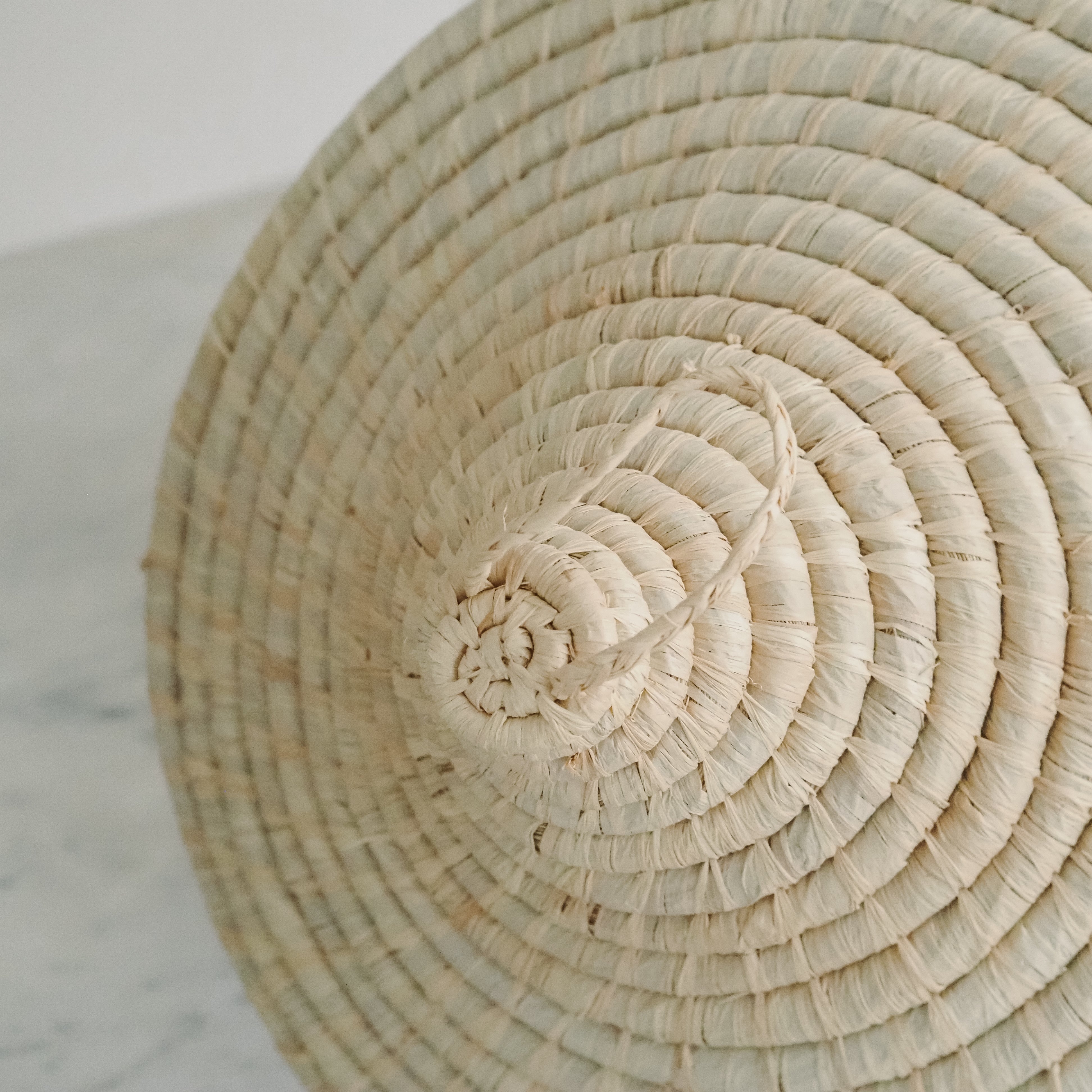 Aufbewahrungskorb mit Deckel · Naturfaser in handwerklicher Flechtoptik