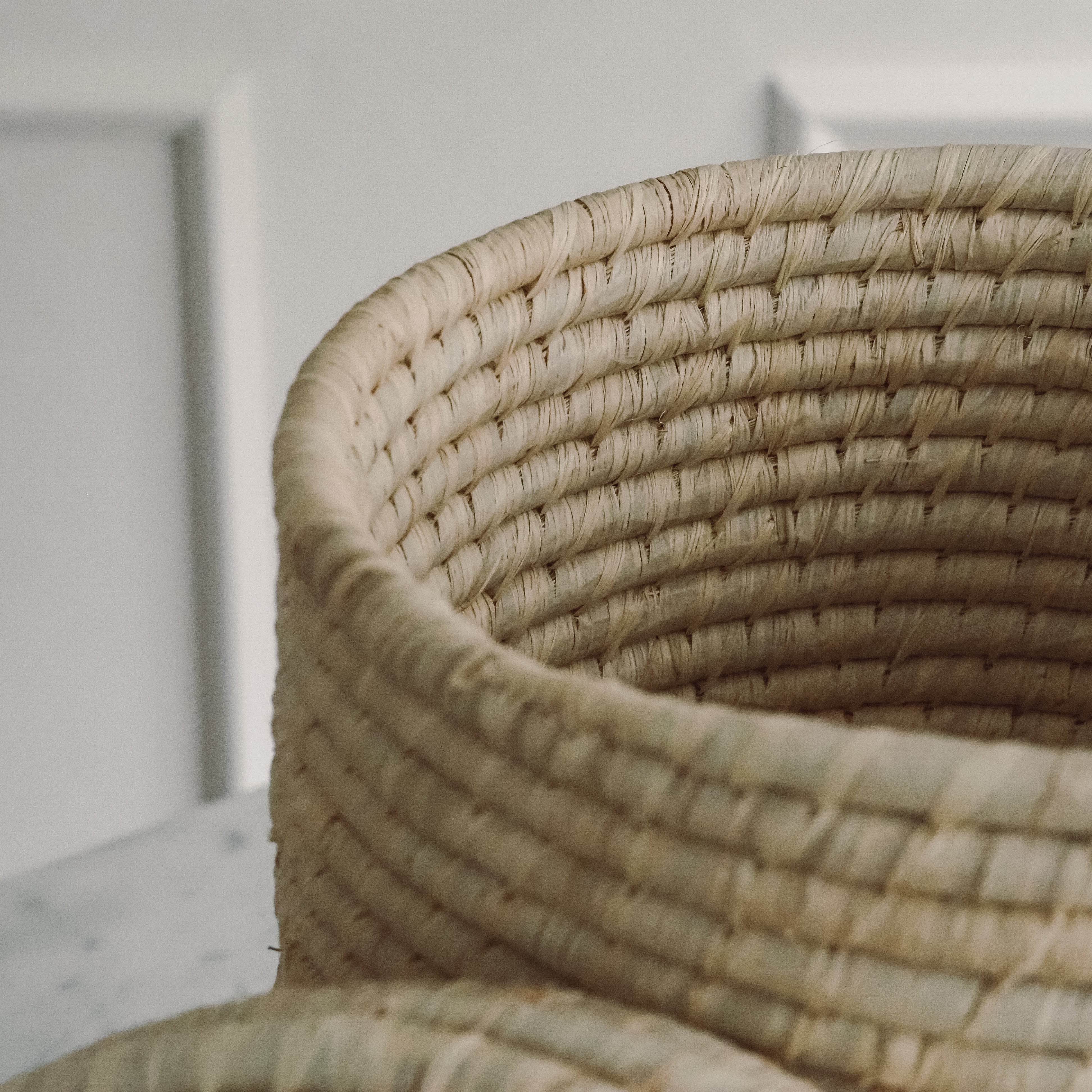 Aufbewahrungskorb mit Deckel · Naturfaser in handwerklicher Flechtoptik