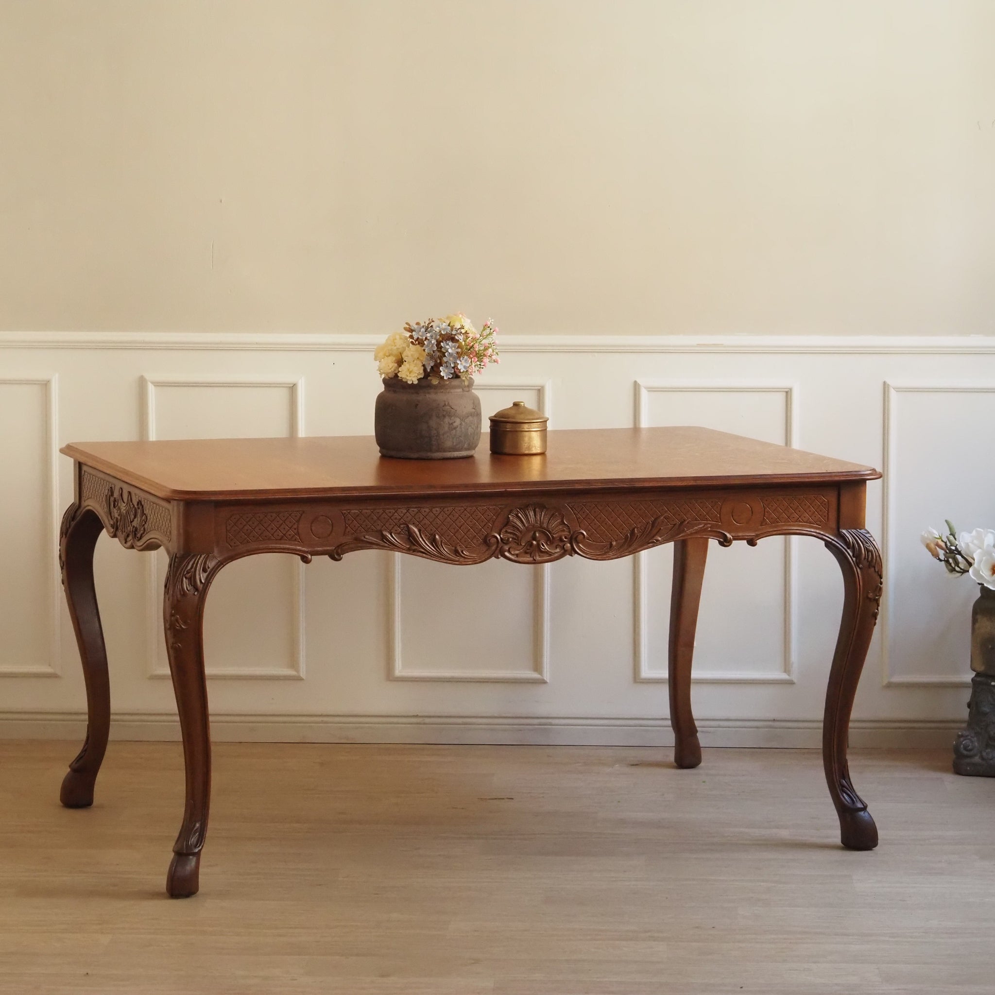 Französischer Landhaus Esstisch aus Eichenholz im Louis-XV Stil, um 1900