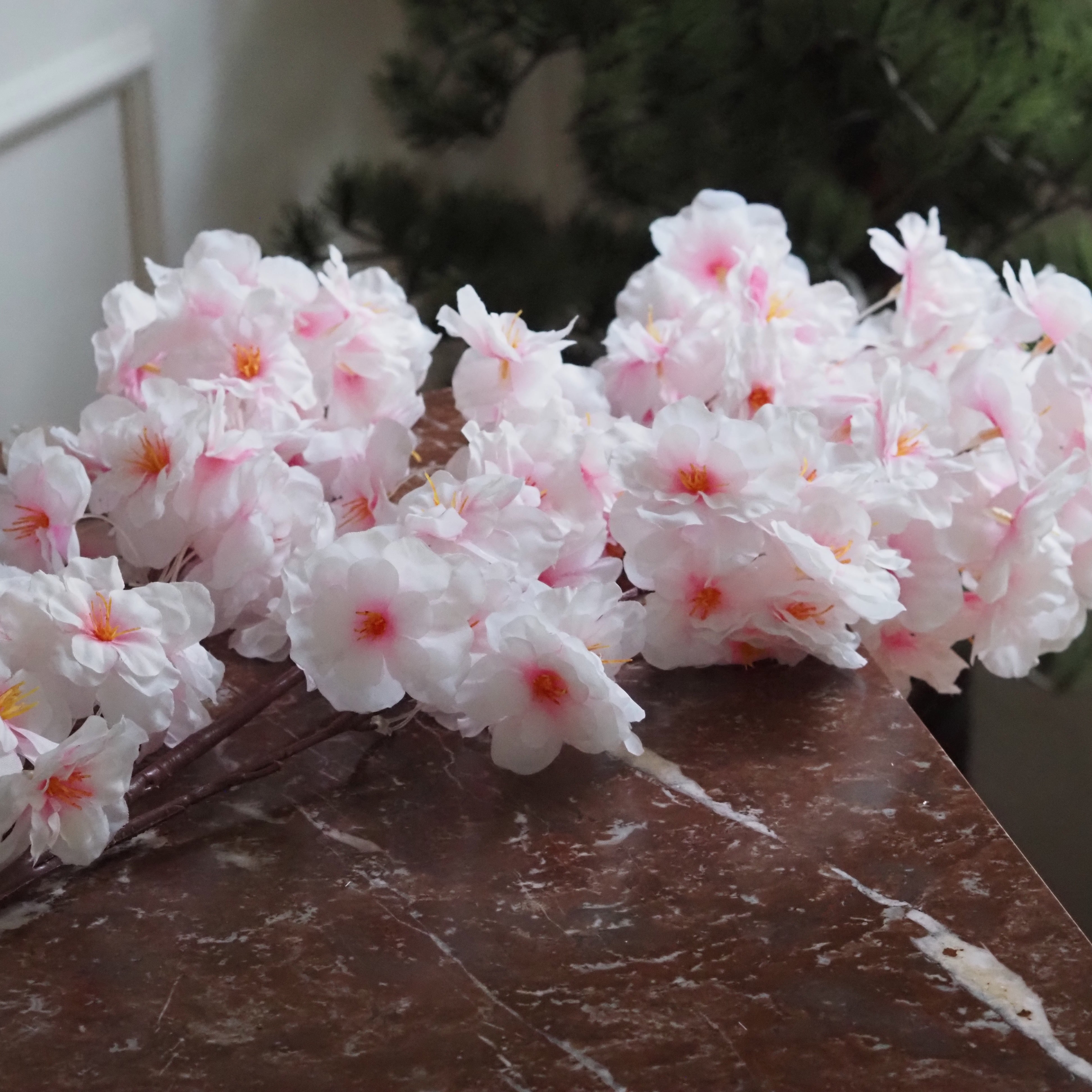 Kirschblütenzweig Weiß-Rosa · Künstlicher Seidenzweig in Sakura-Optik 95 cm