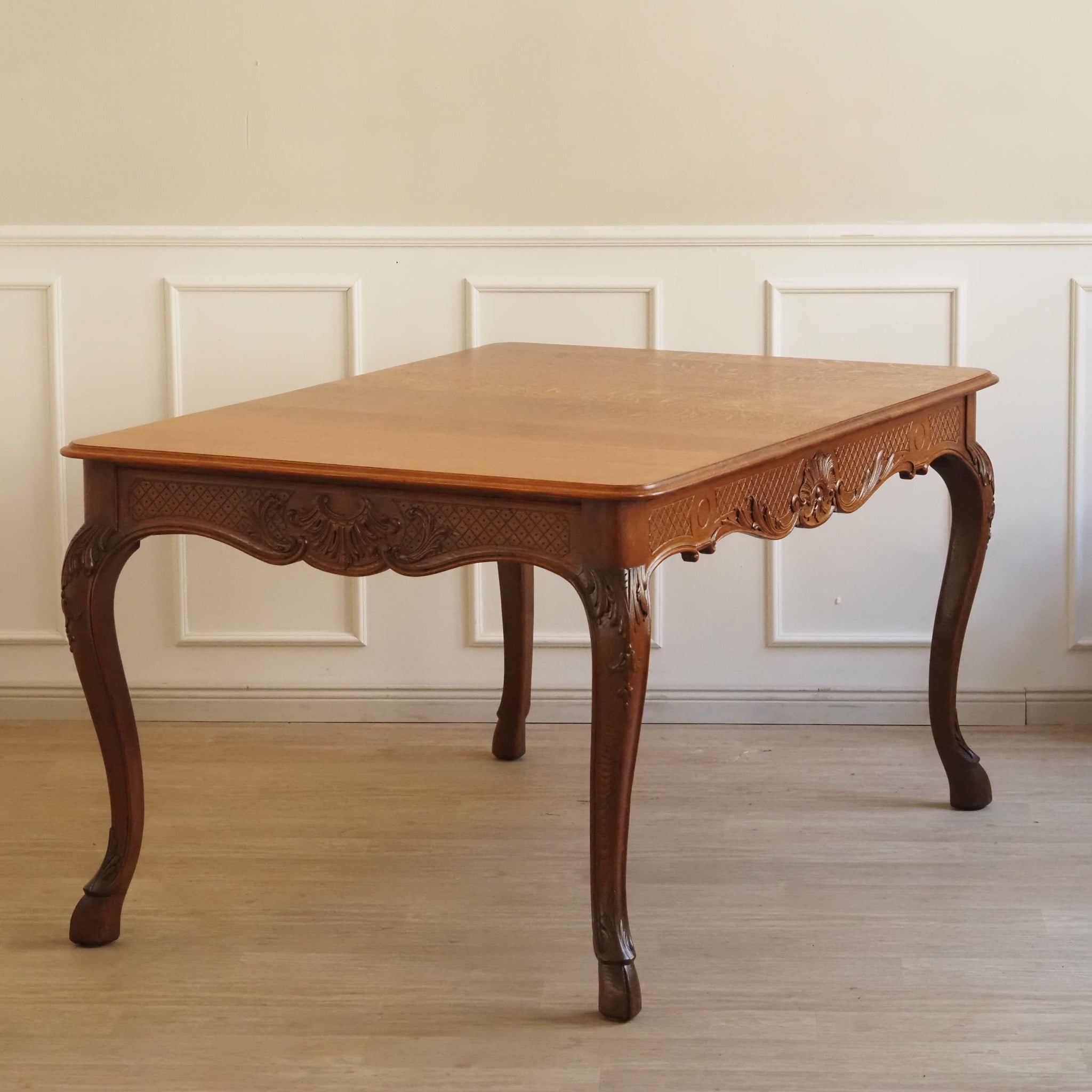 Französischer Landhaus Esstisch aus Eichenholz im Louis-XV Stil, um 1900