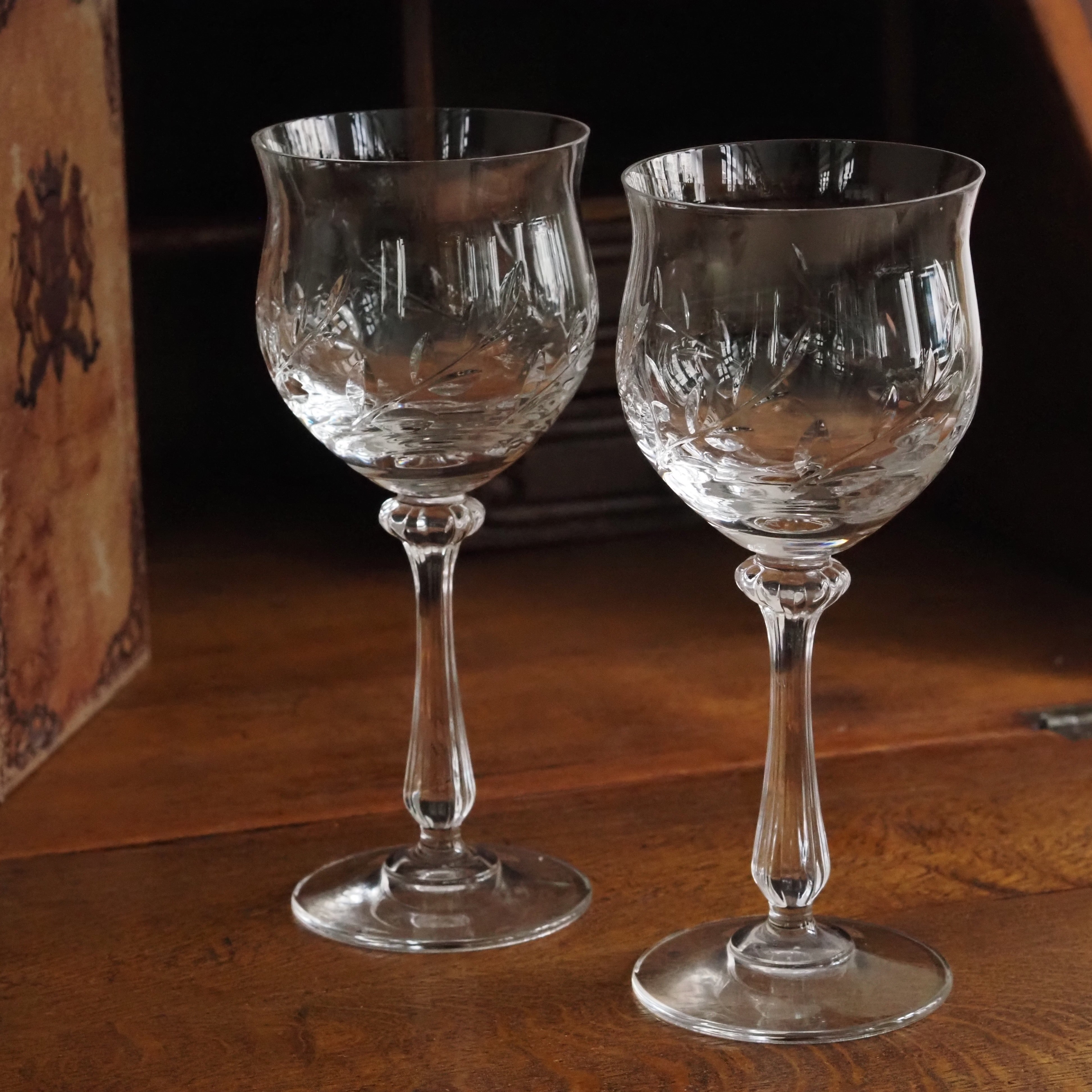 2er Set Weingläser · geschliffenes Glas mit floraler Gravur
