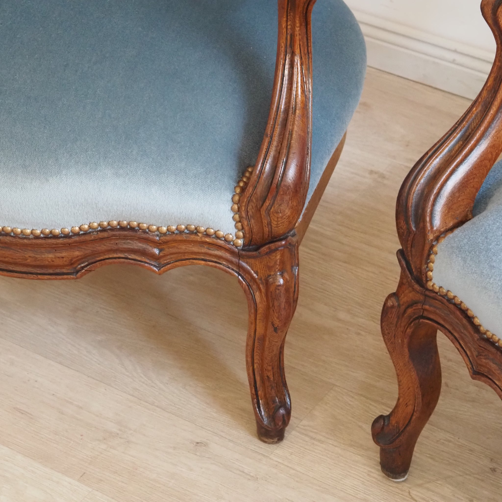 Französische Louis-XV Salon Sitzgruppe – Sofa und zwei Sessel, um 1890