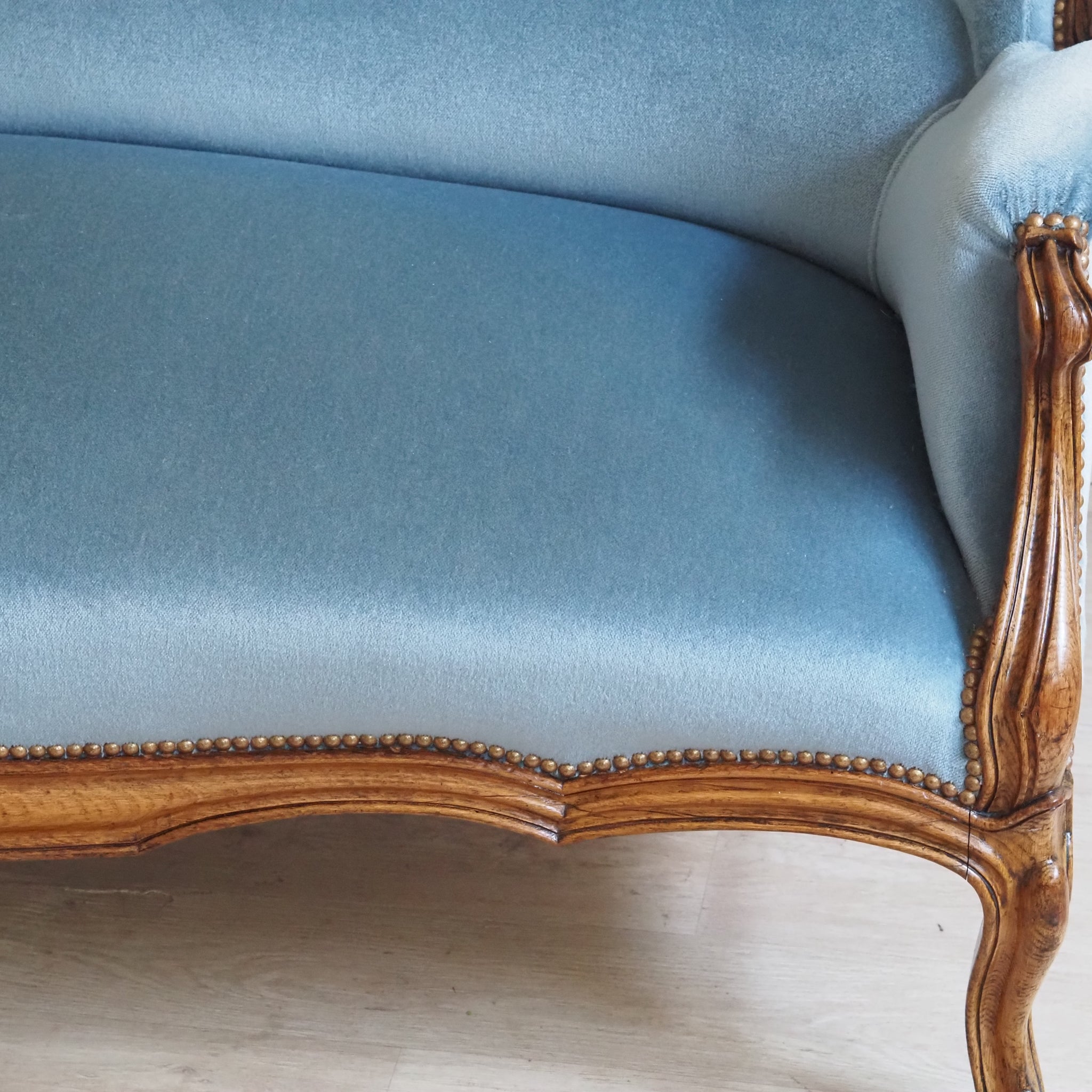 Französische Louis-XV Salon Sitzgruppe – Sofa und zwei Sessel, um 1890