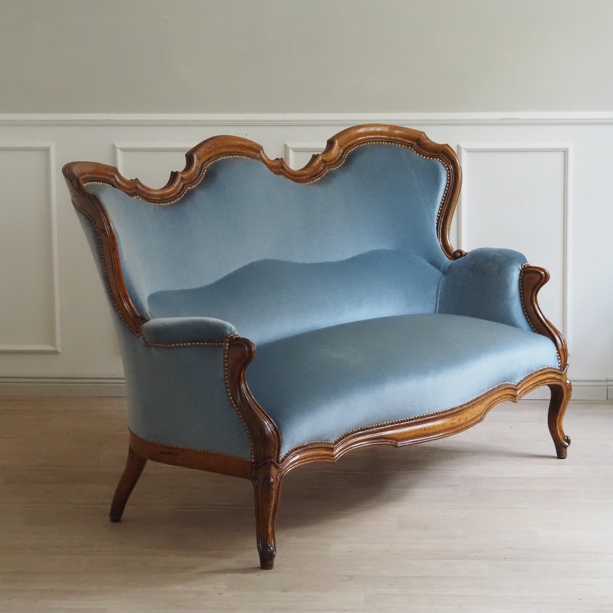 Französische Louis-XV Salon Sitzgruppe – Sofa und zwei Sessel, um 1890