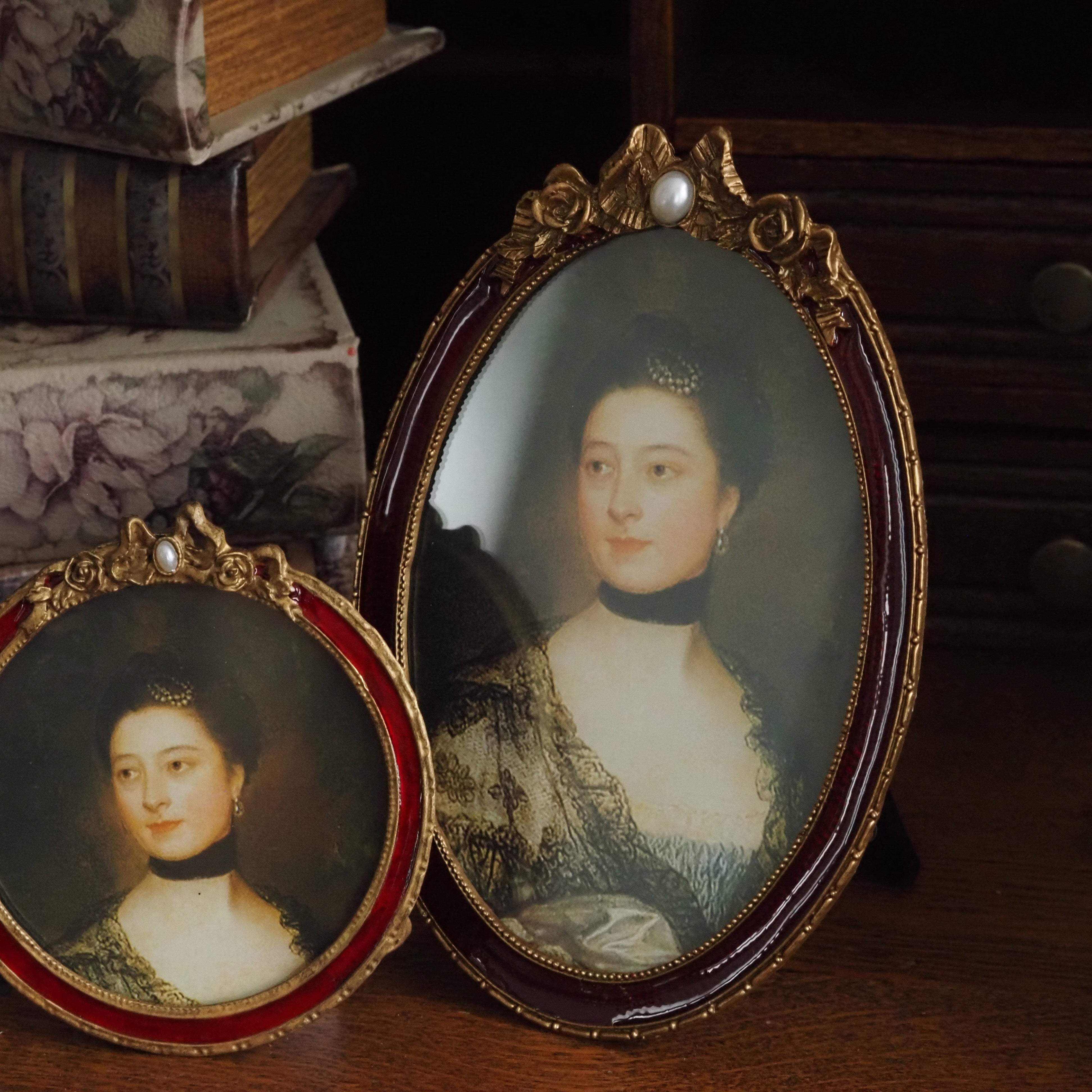 Bilderrahmen · historisierend in ovaler oder runder Form