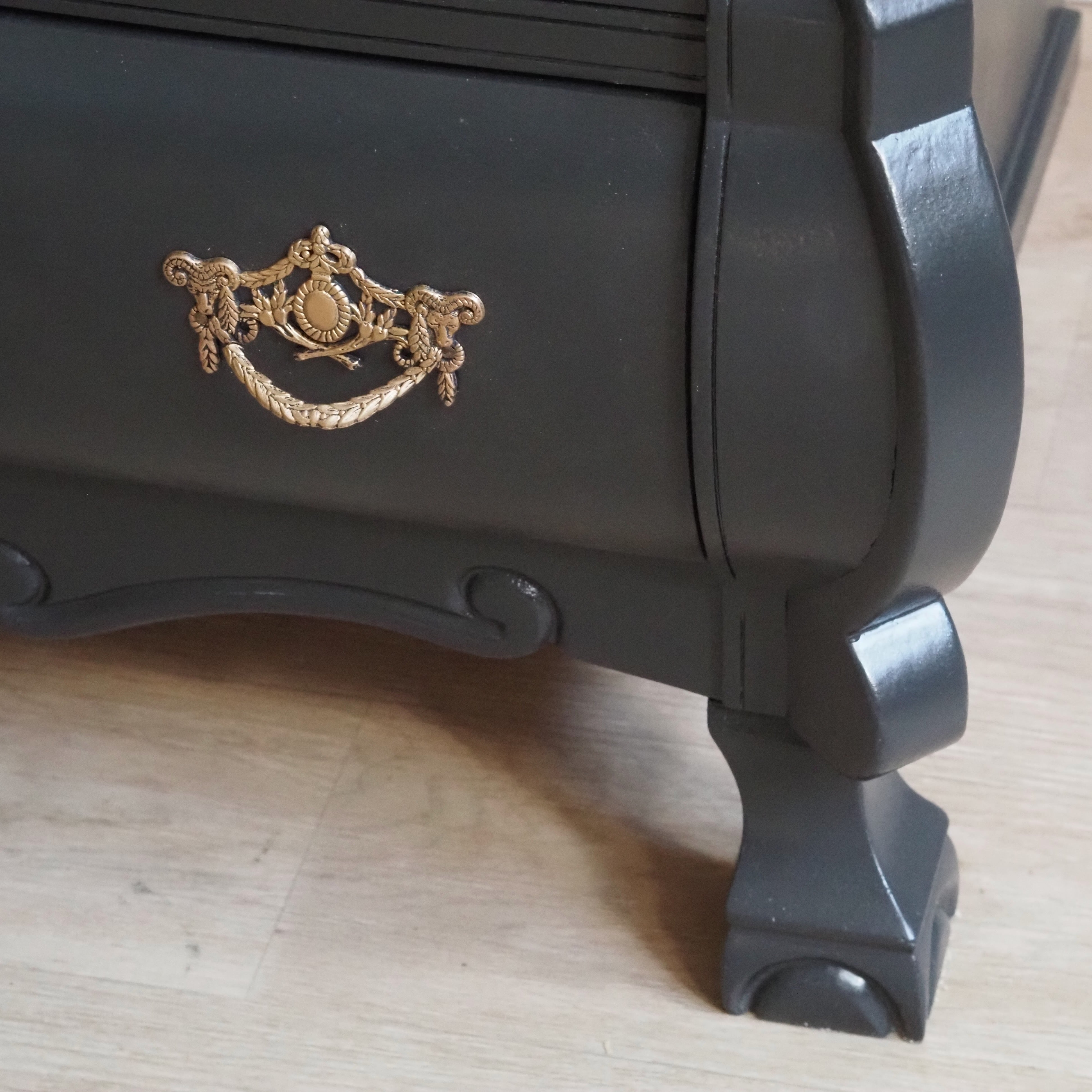 Barock Kommode Vintage schwarz lackiert – Naturholzplatte, 19. Jahrhundert