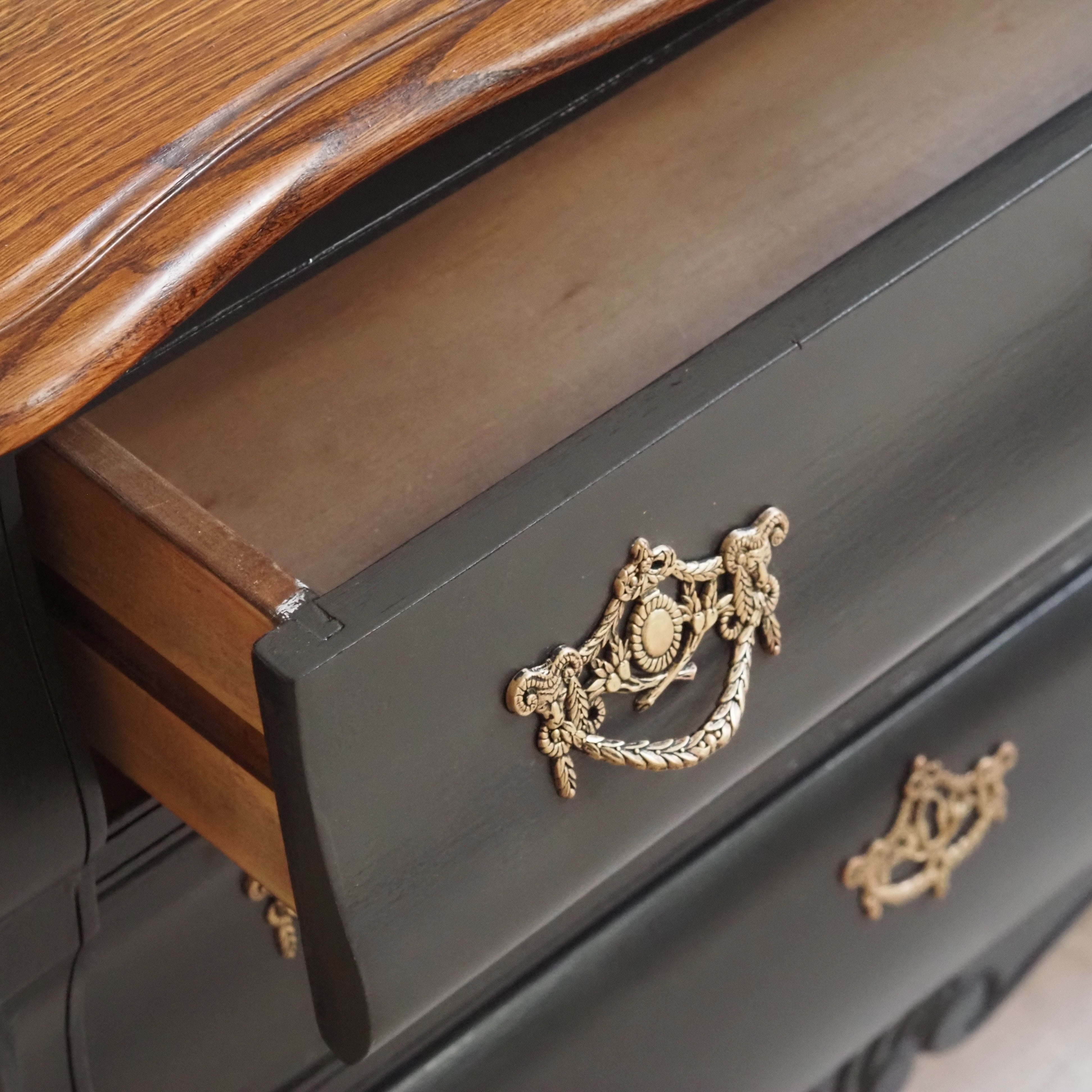 Barock Kommode Vintage schwarz lackiert – Naturholzplatte, 19. Jahrhundert