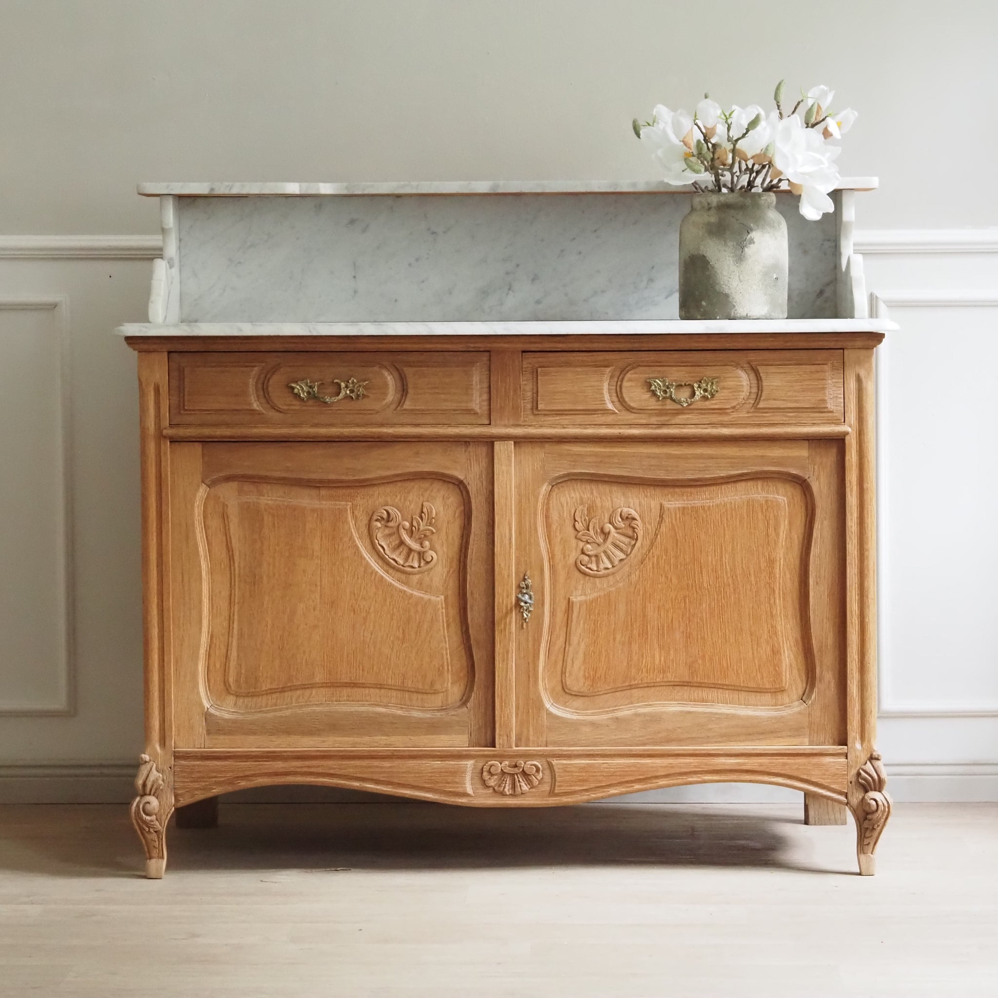 Antike Landhaus Marmorkommode - Waschtisch-Sideboard mit weißem Marmor um 1900