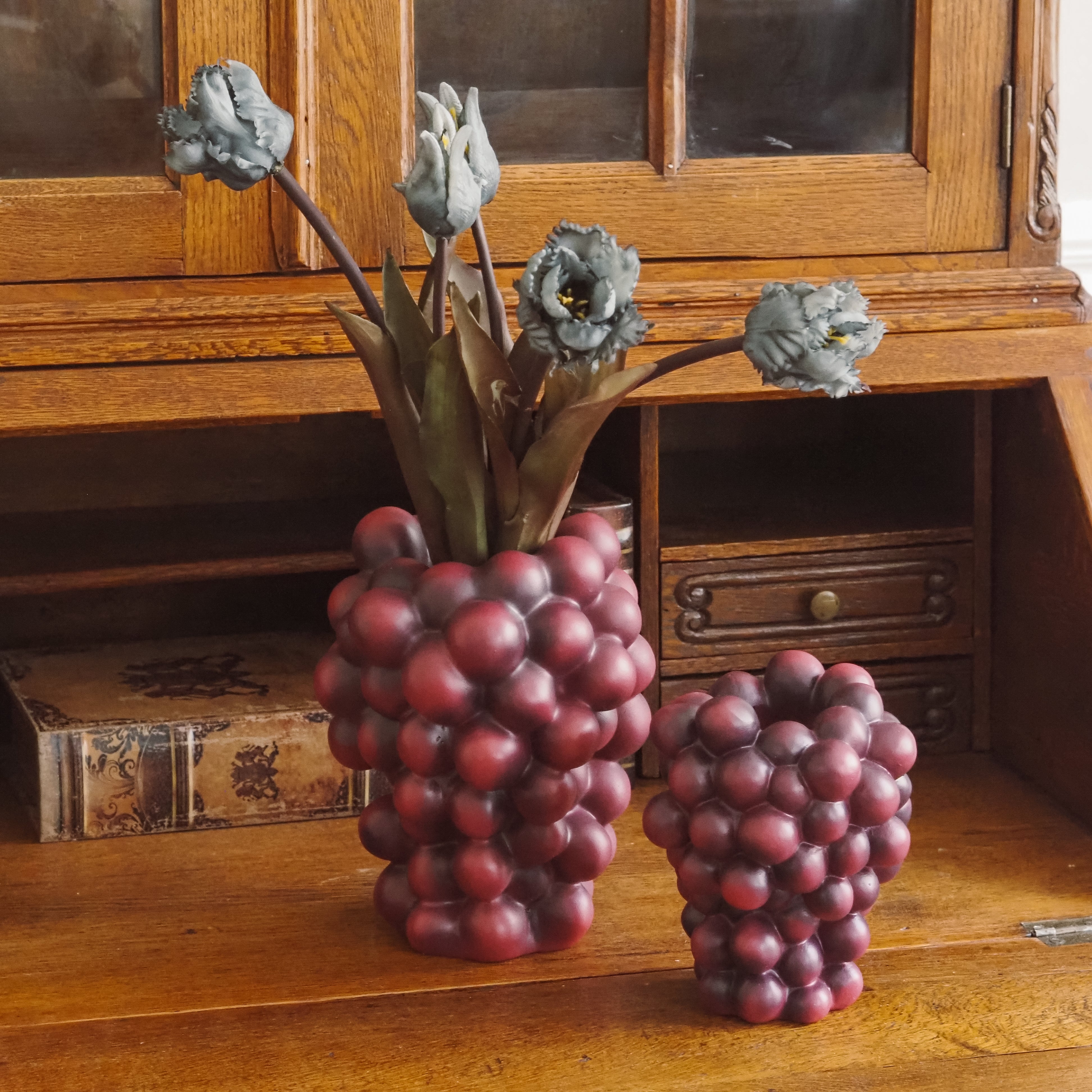 Traubenvasen 2er Set · skulpturale Gefäßobjekte aus Kunstharz