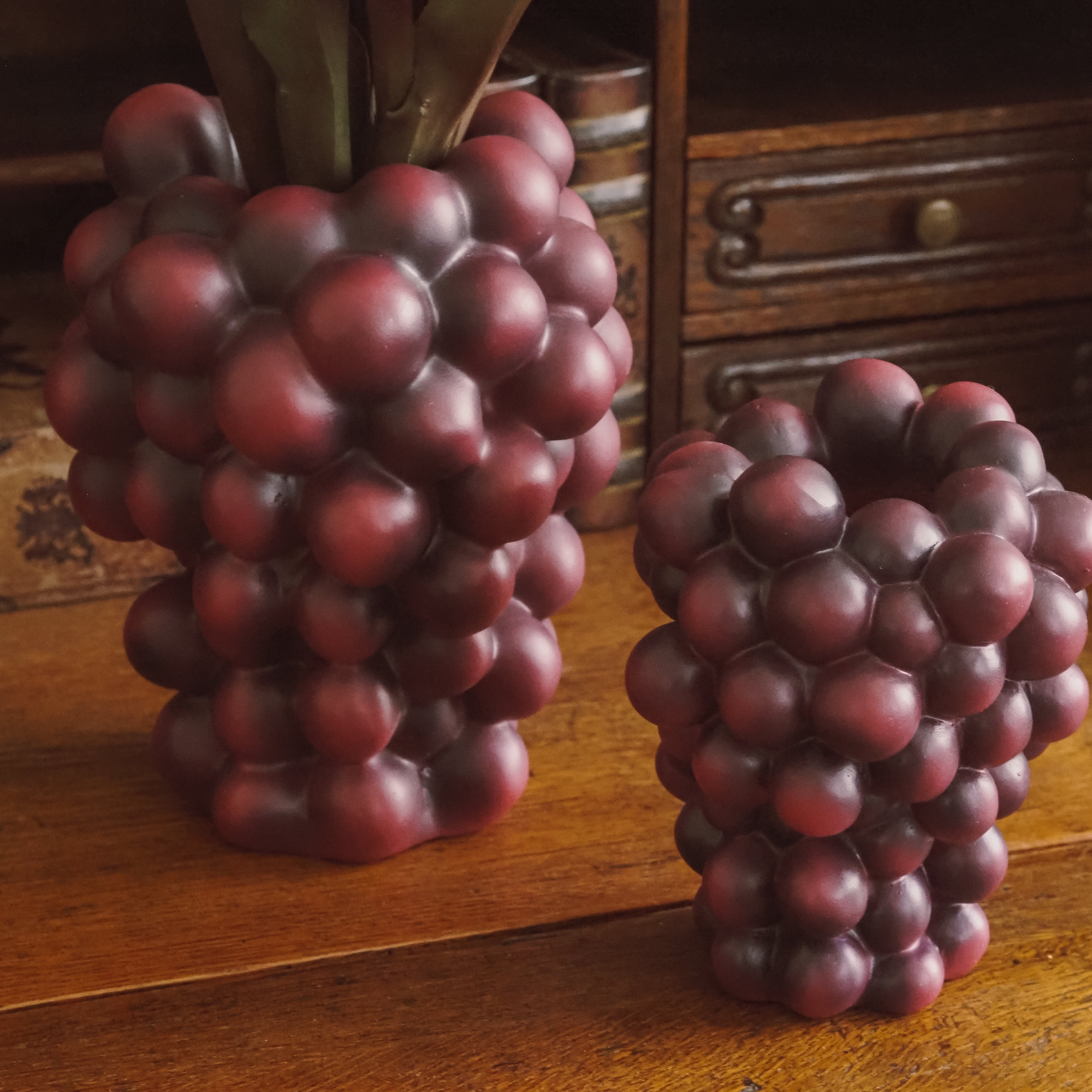 Traubenvasen 2er Set · skulpturale Gefäßobjekte aus Kunstharz