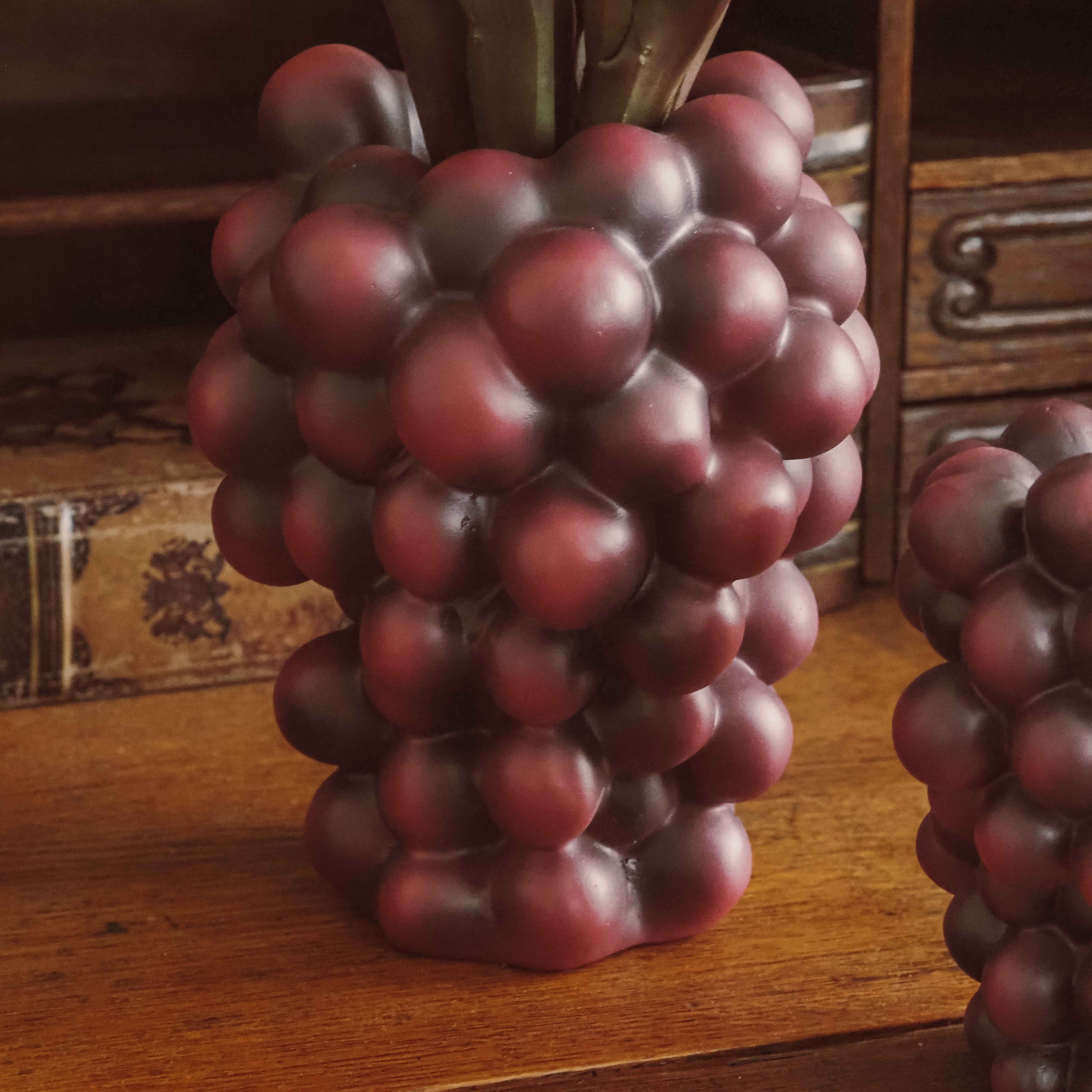 Traubenvasen 2er Set · skulpturale Gefäßobjekte aus Kunstharz