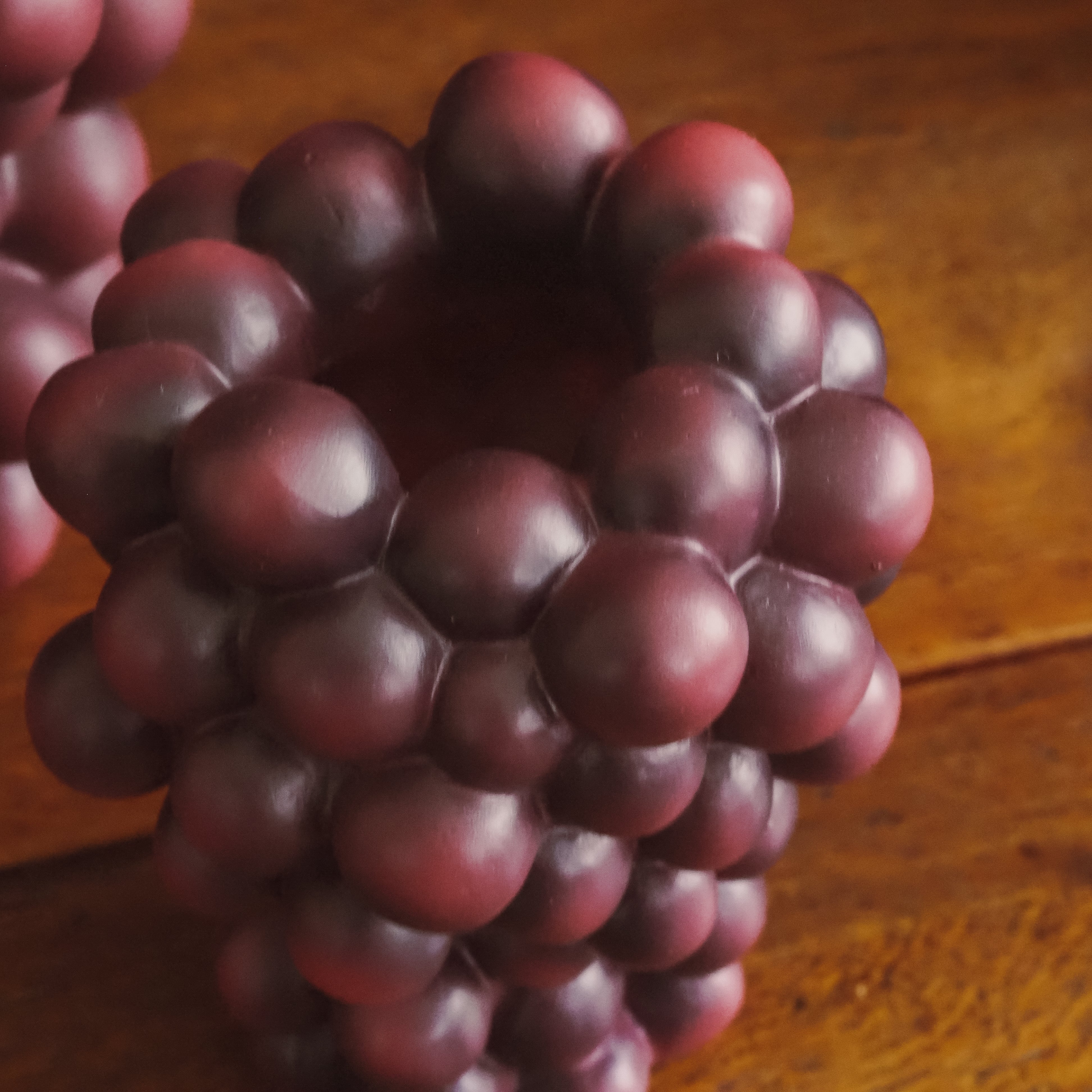 Traubenvasen 2er Set · skulpturale Gefäßobjekte aus Kunstharz