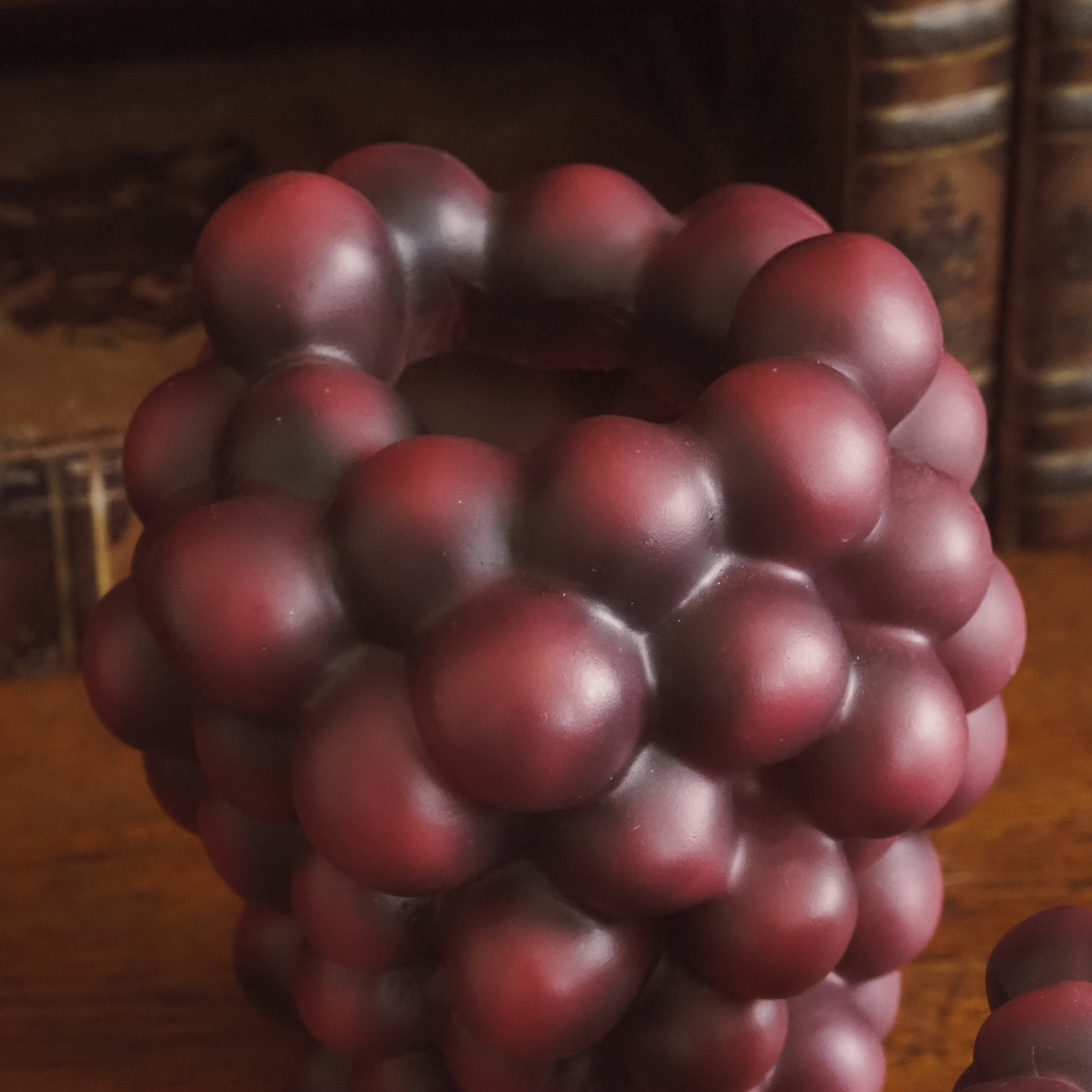 Traubenvasen 2er Set · skulpturale Gefäßobjekte aus Kunstharz