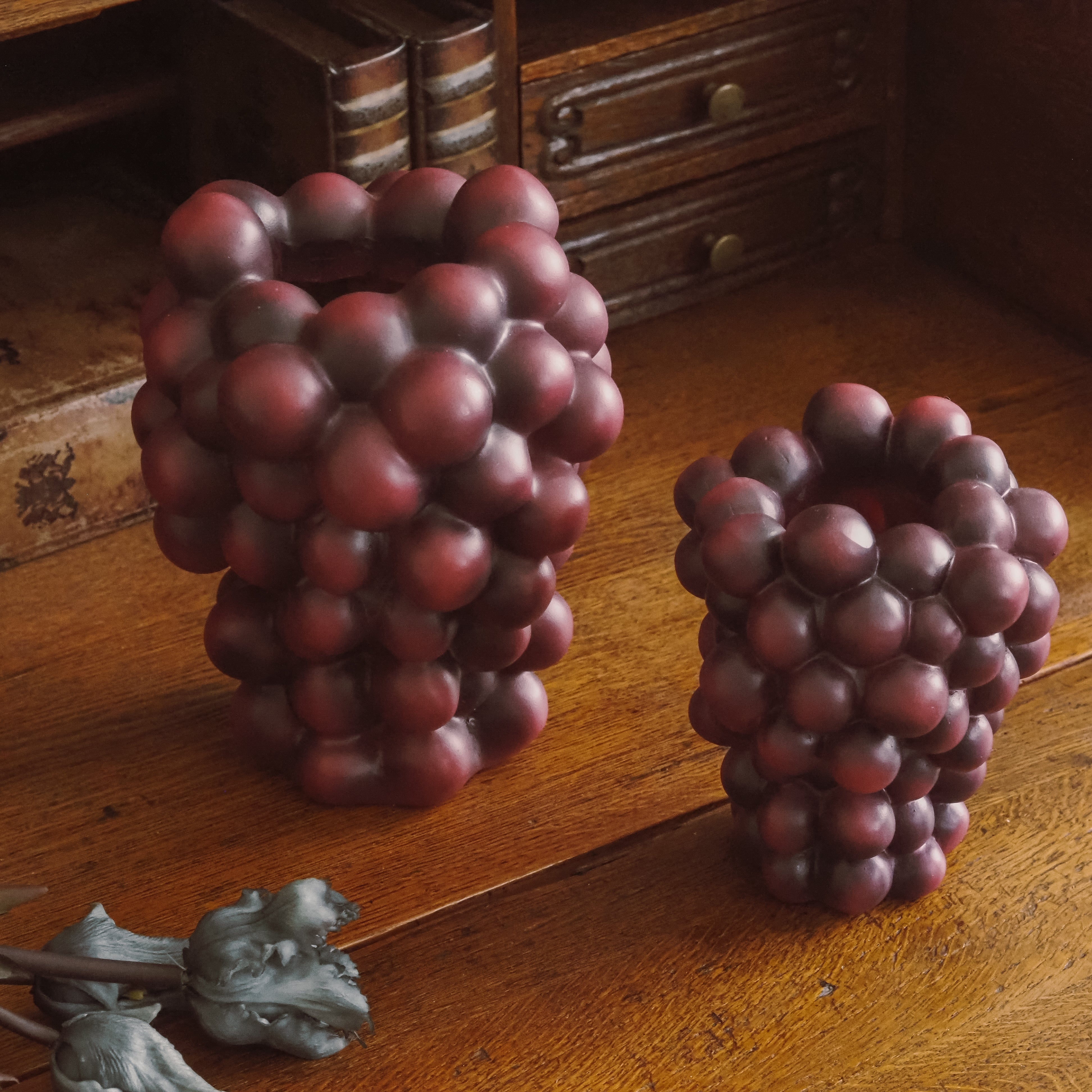 Traubenvasen 2er Set · skulpturale Gefäßobjekte aus Kunstharz