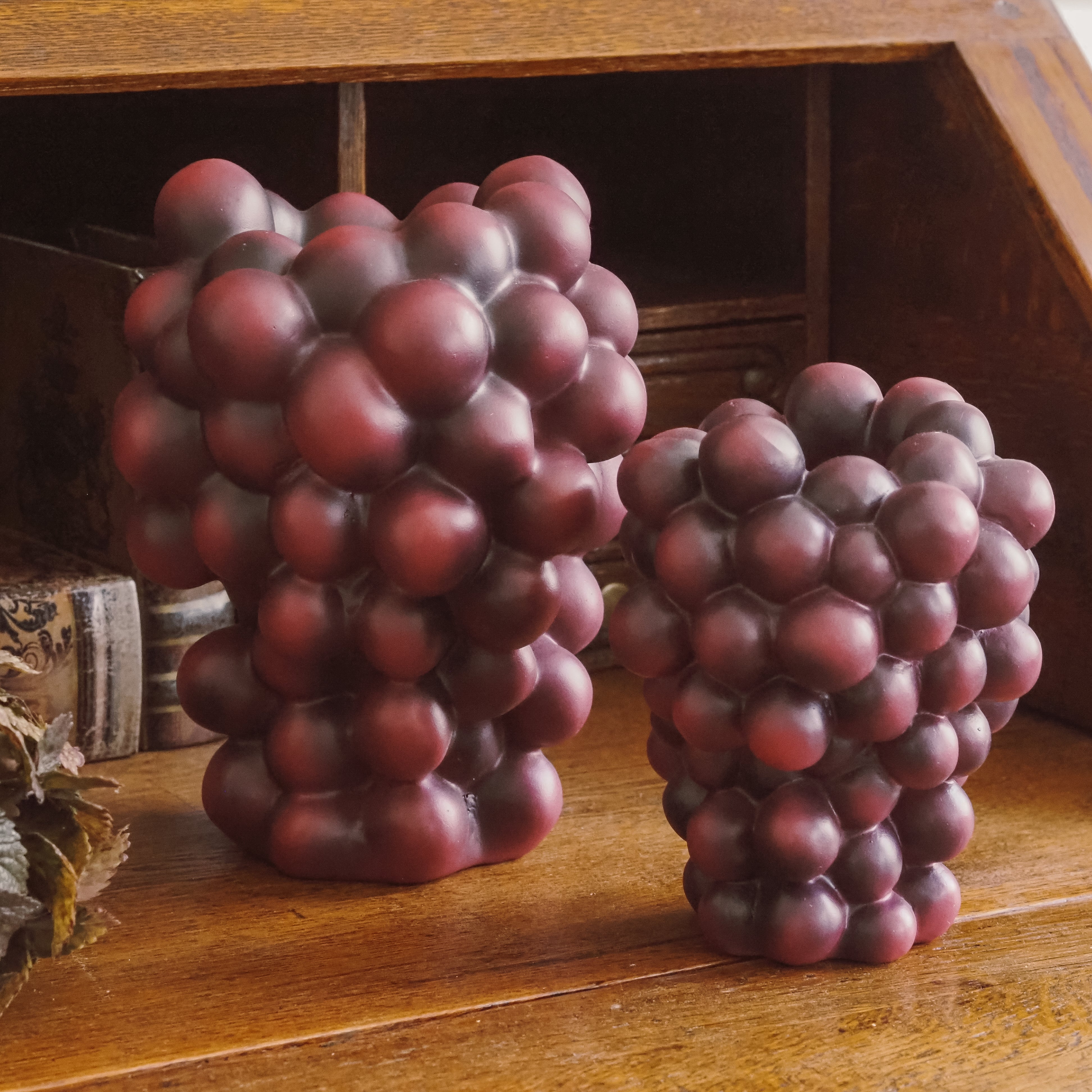 Traubenvasen 2er Set · skulpturale Gefäßobjekte aus Kunstharz