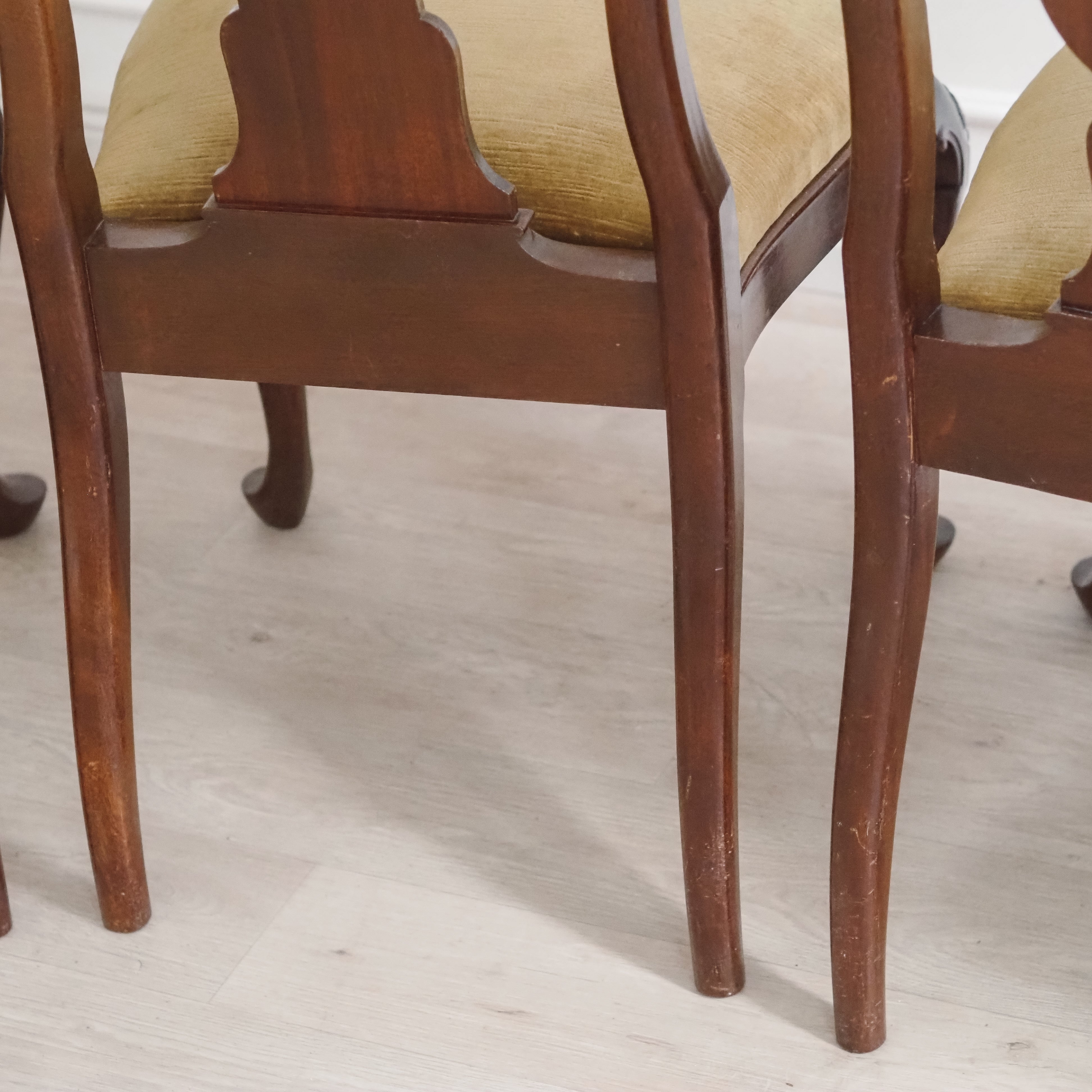 Queen-Anne-Stühle 4er-Set Holz antik um 1890