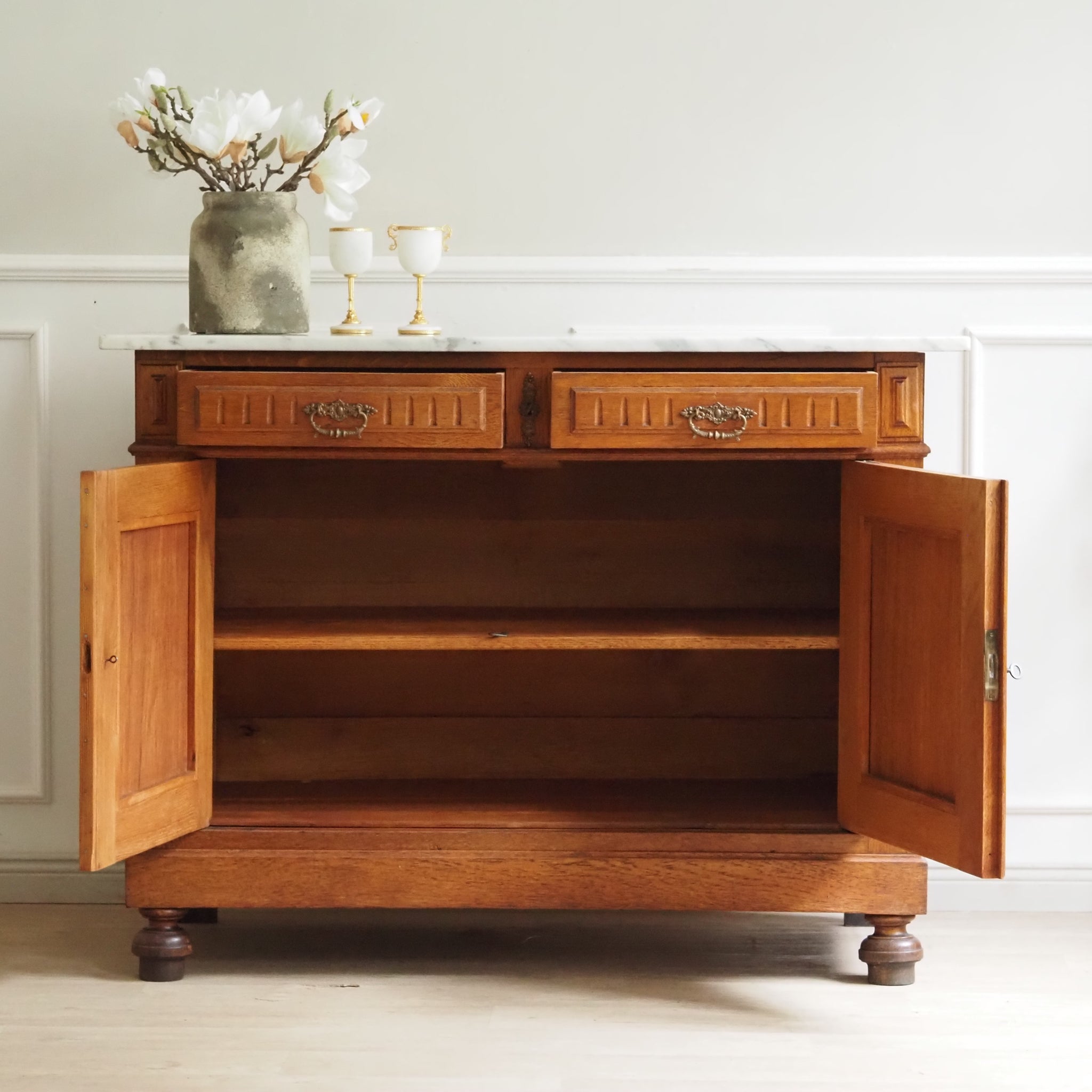 Gründerzeit Kommode um 1890 mit weißem Marmor - Zweitürige antike Anrichte