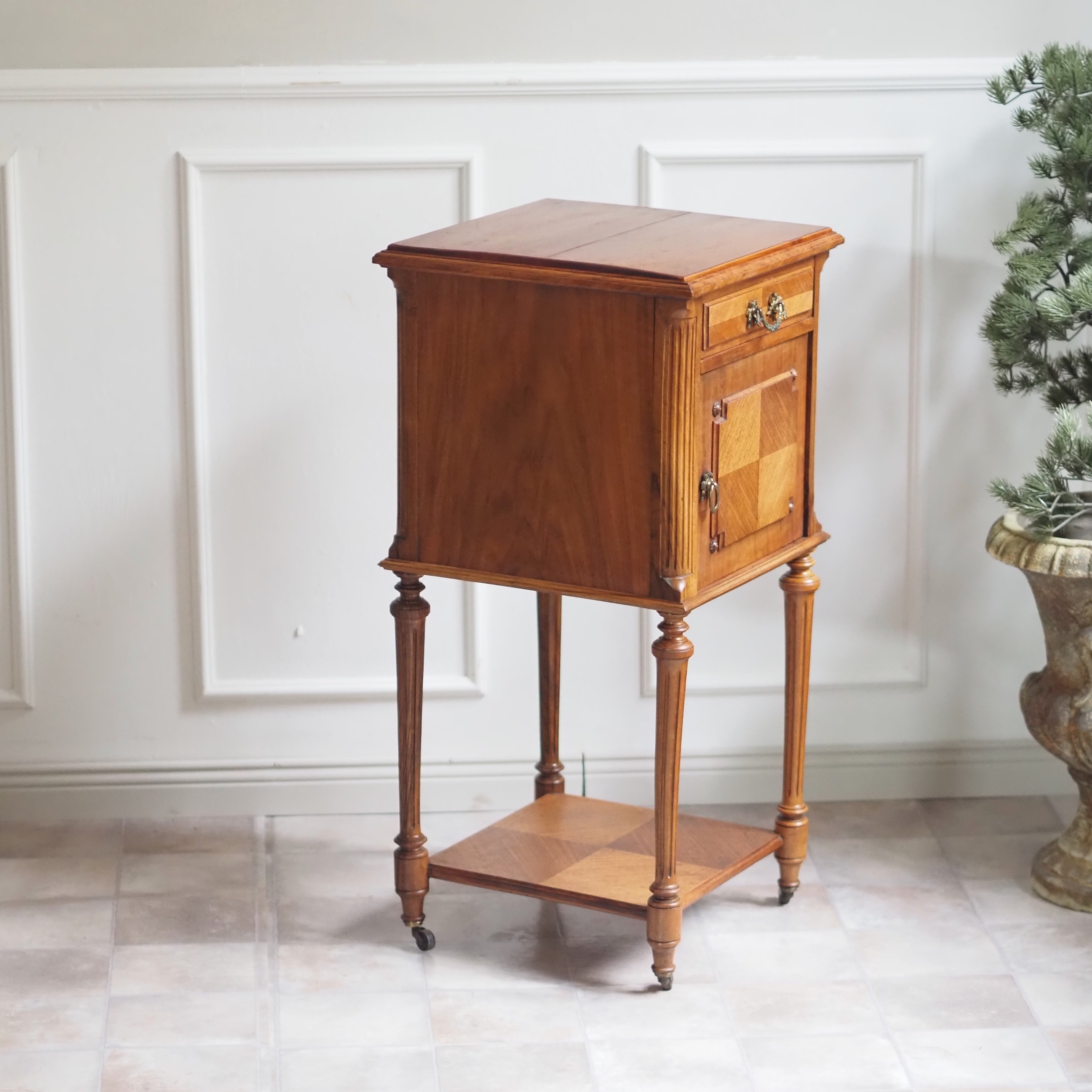 Nachttisch Louis XVI Stil Eiche Frankreich um 1900