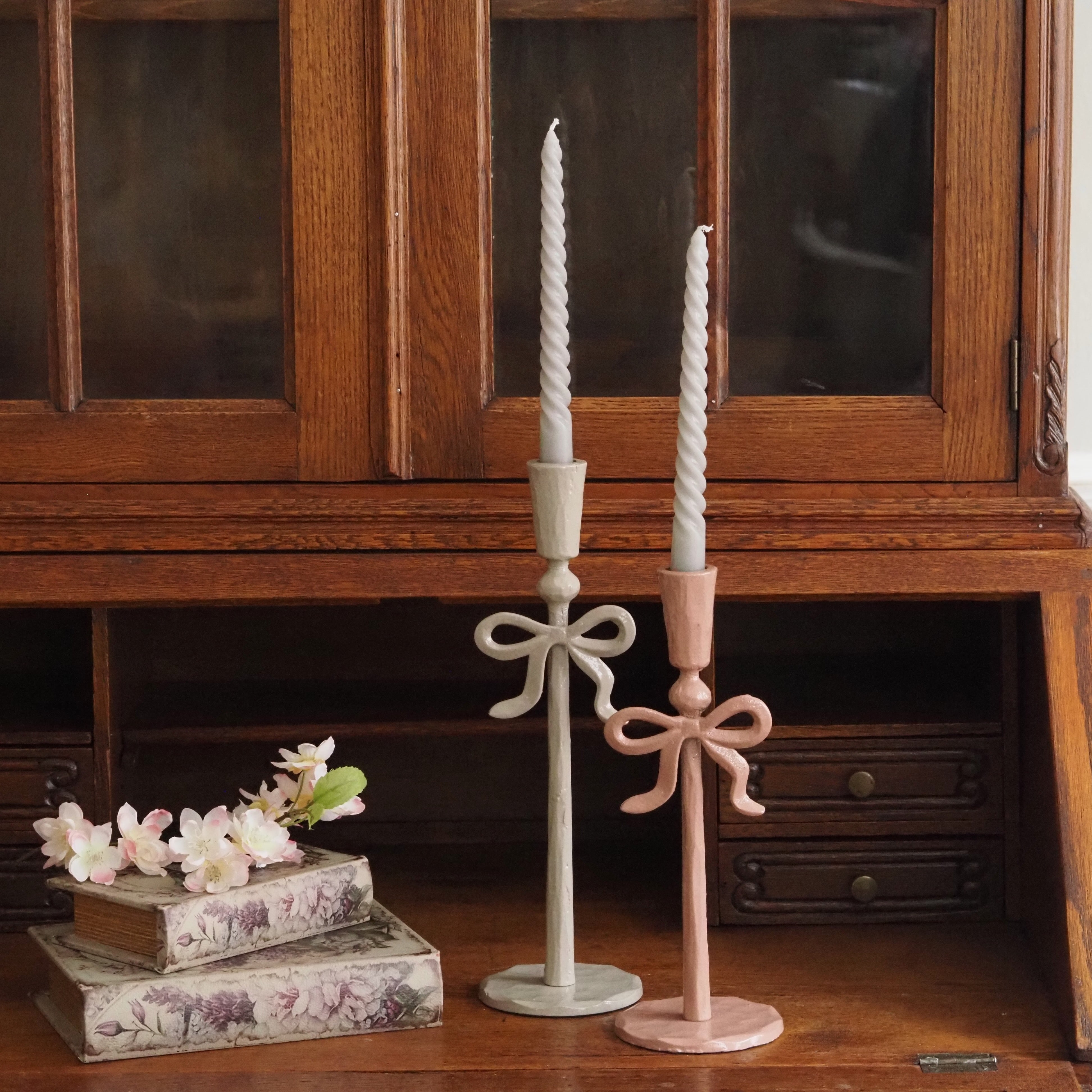 2er Set Metall-Kerzenhalter · Schleifenform in Rosa und Beige