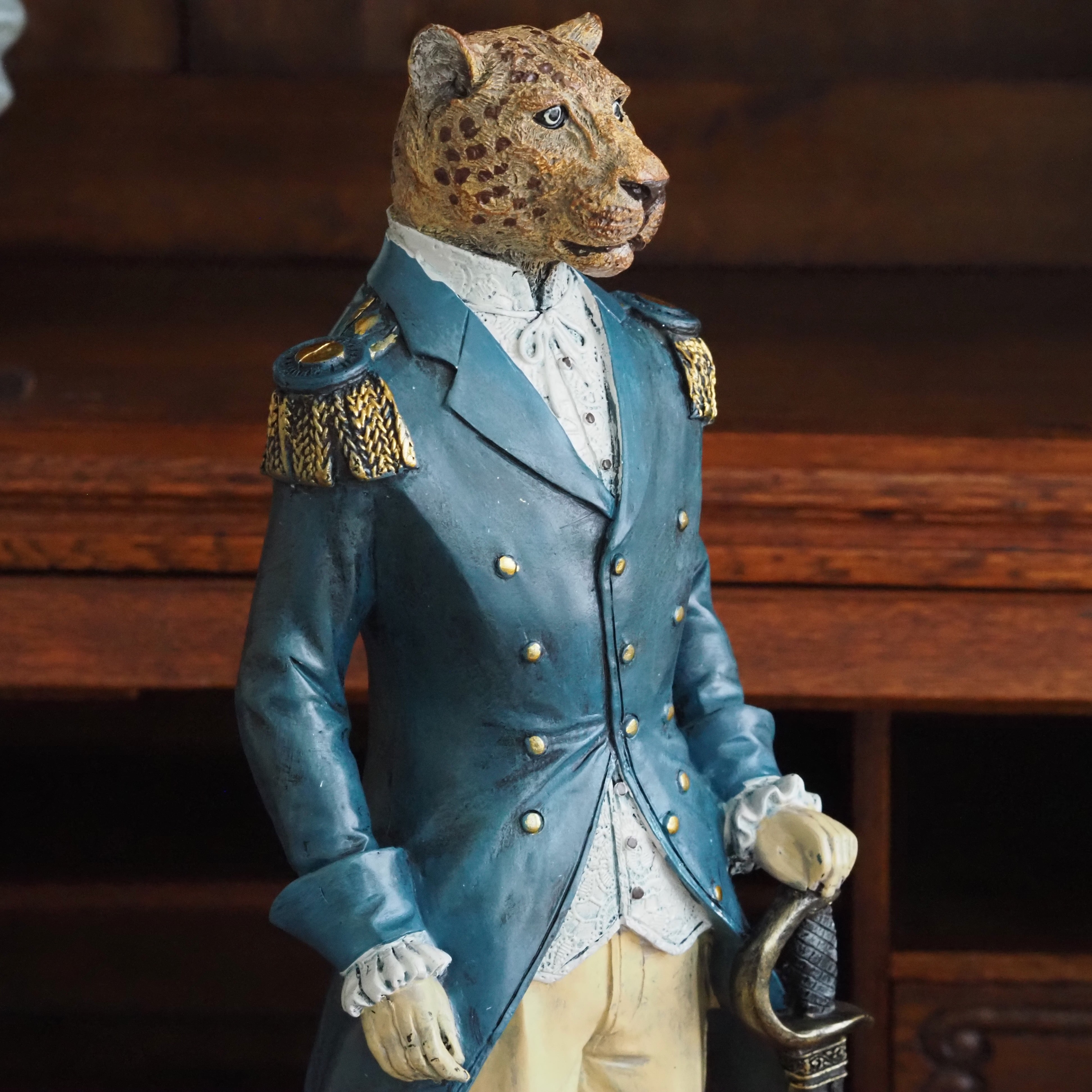 Leopard Figur · Anthropomorphe Offiziersfigur im Napoleonischen Stil · Polyresin