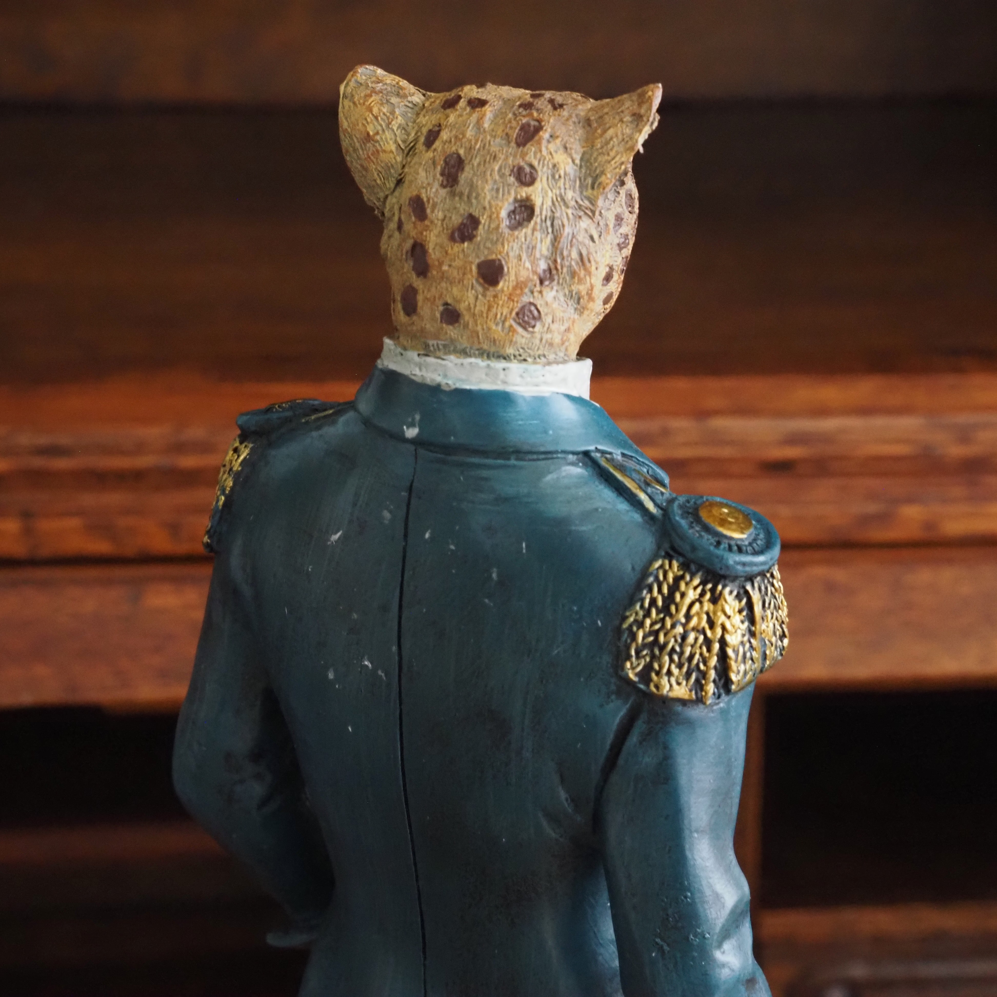 Leopard Figur · Anthropomorphe Offiziersfigur im Napoleonischen Stil · Polyresin