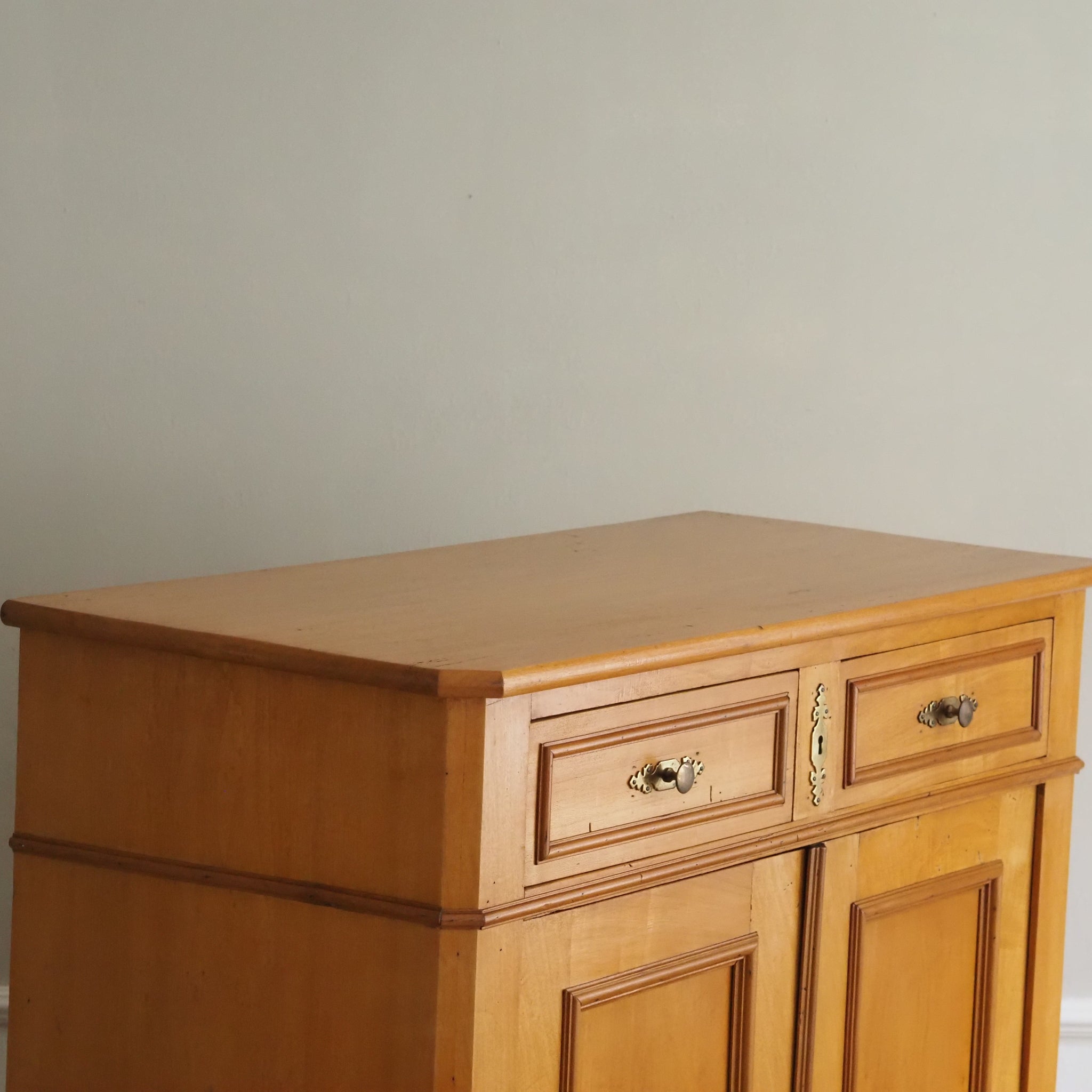 Antiker Vertiko Schrank aus Pappelholz, um 1890