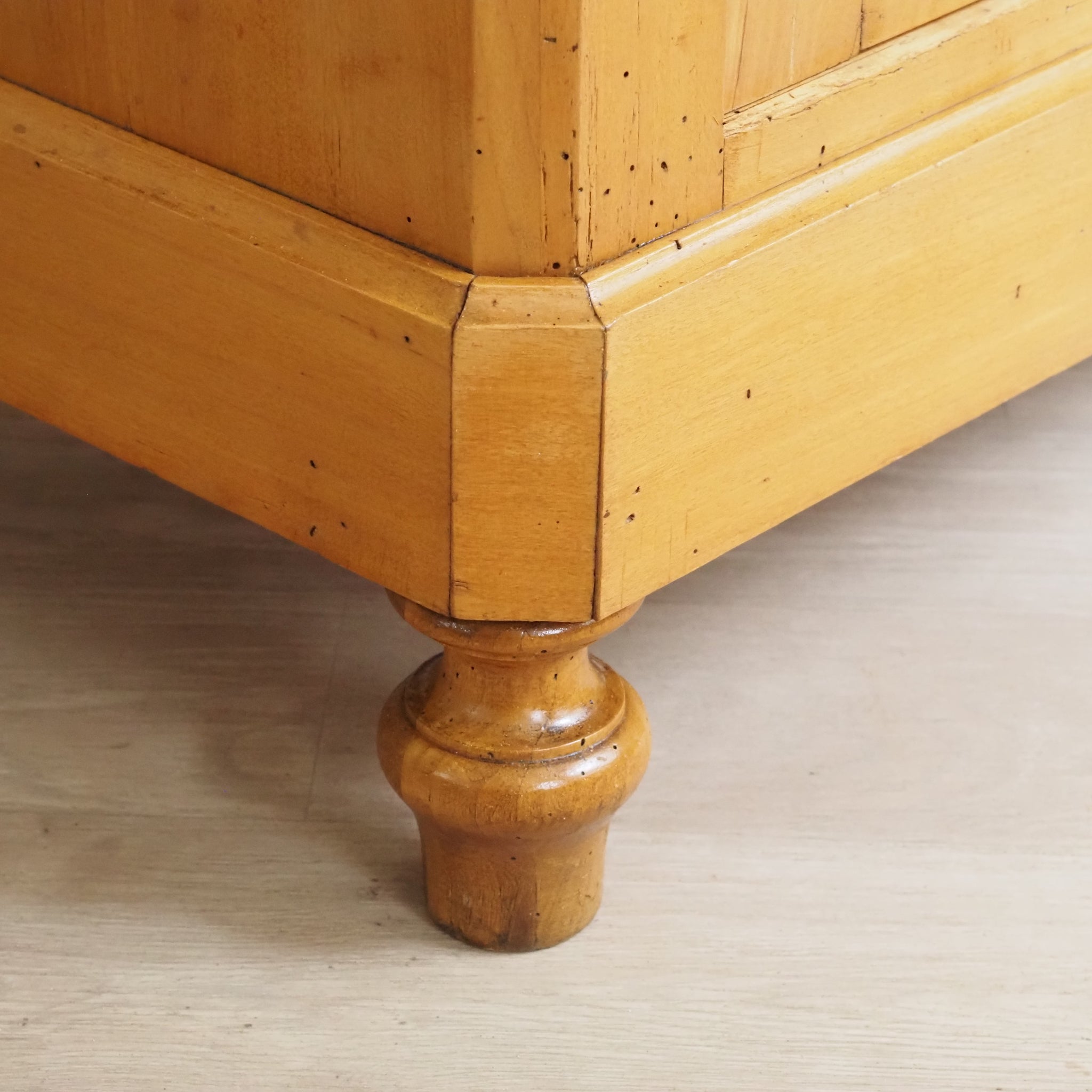Antiker Vertiko Schrank aus Pappelholz, um 1890