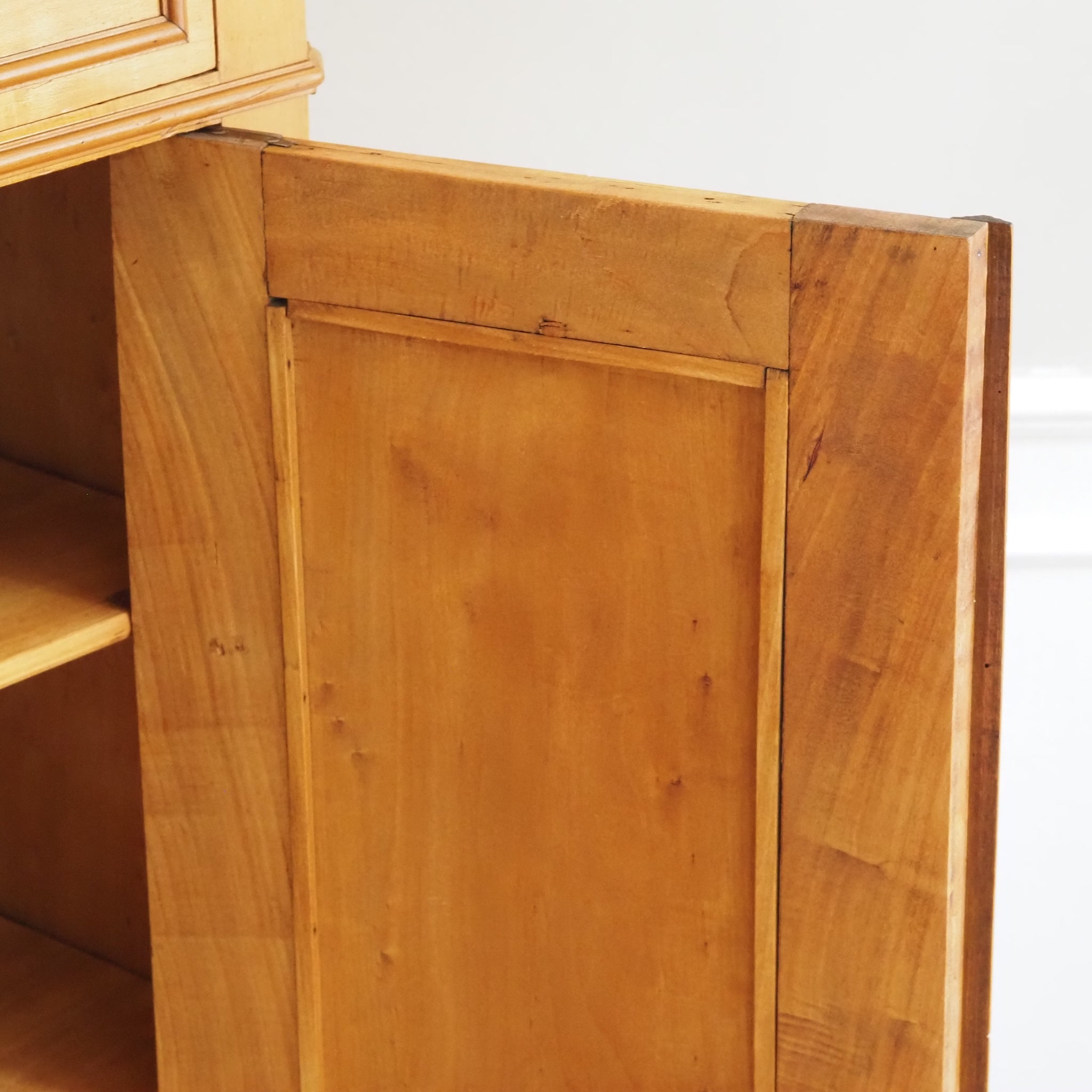 Antiker Vertiko Schrank aus Pappelholz, um 1890